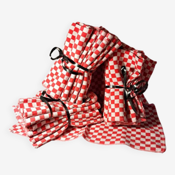 Suite de 6 serviettes de table à damier rouge