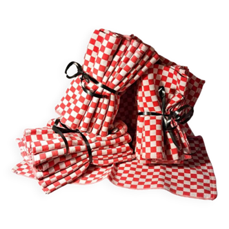 Set of 6 red checkered napkins