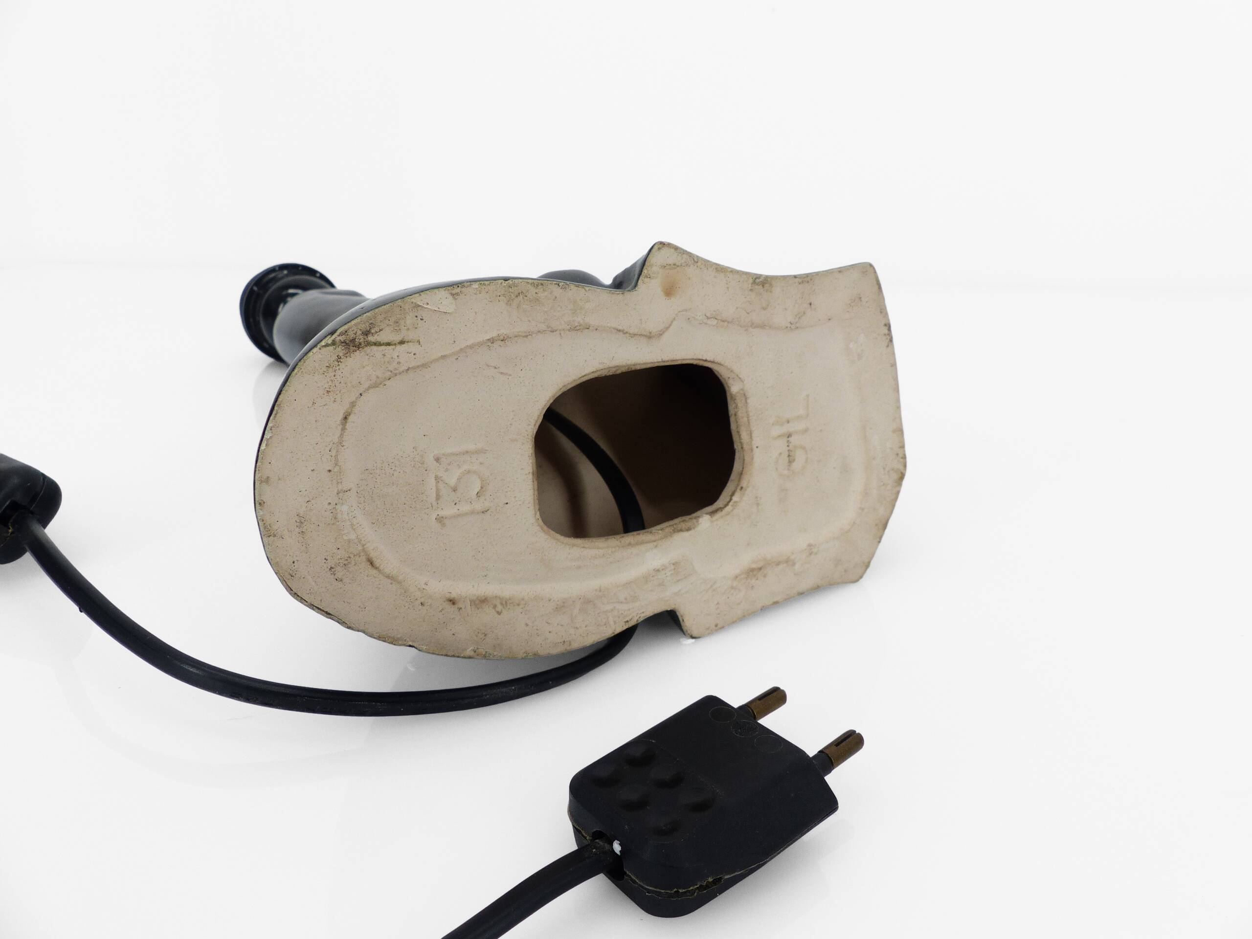 Anthropomorphic sculptural lamp base in black ceramic, Gil Agnoloni, I