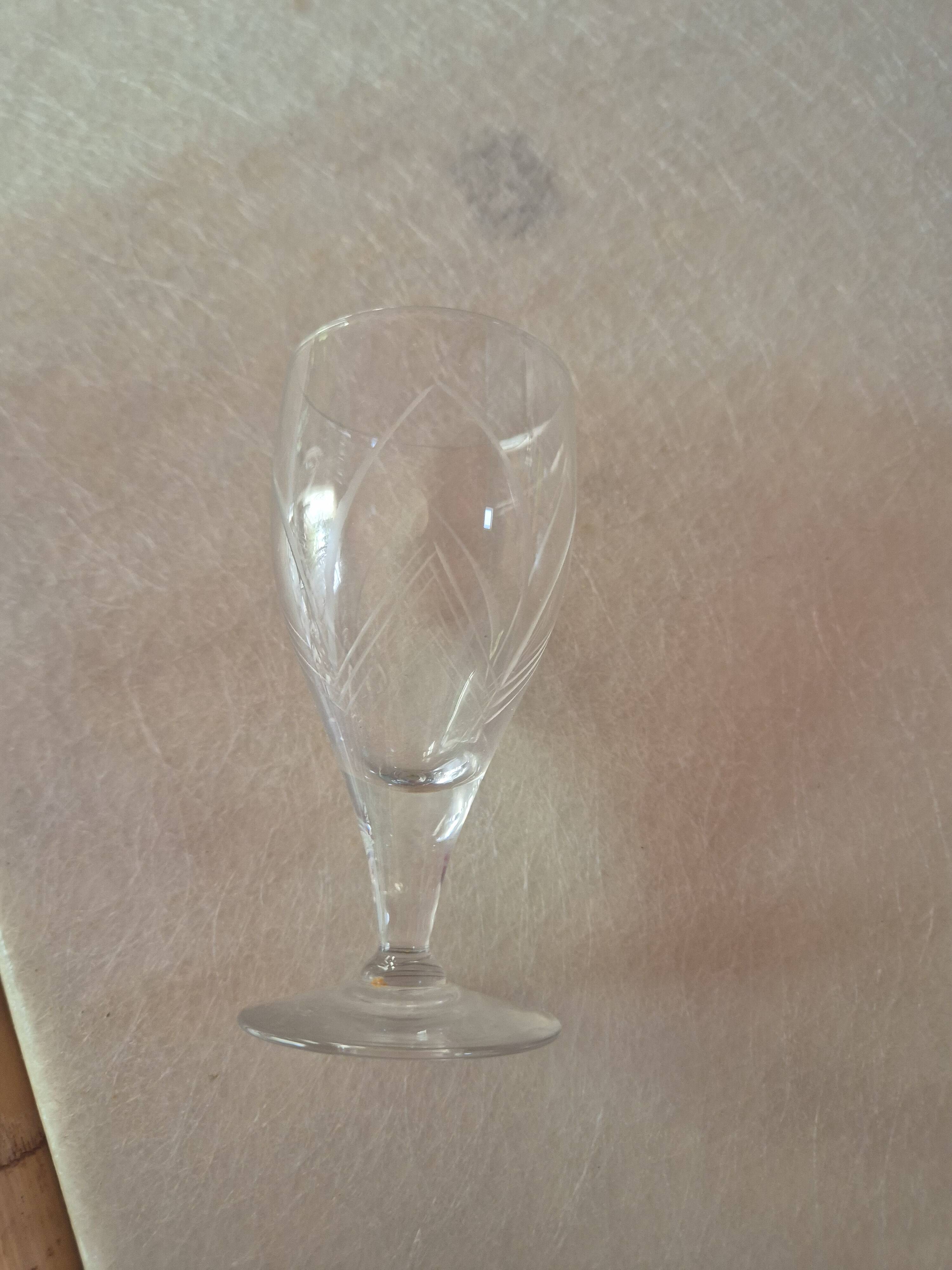 Bel ensemble de 11 verres à pied vintage – Cristal gravé Art Déco – 3 taill