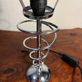 Lampe pied métal style ressort globe opalin