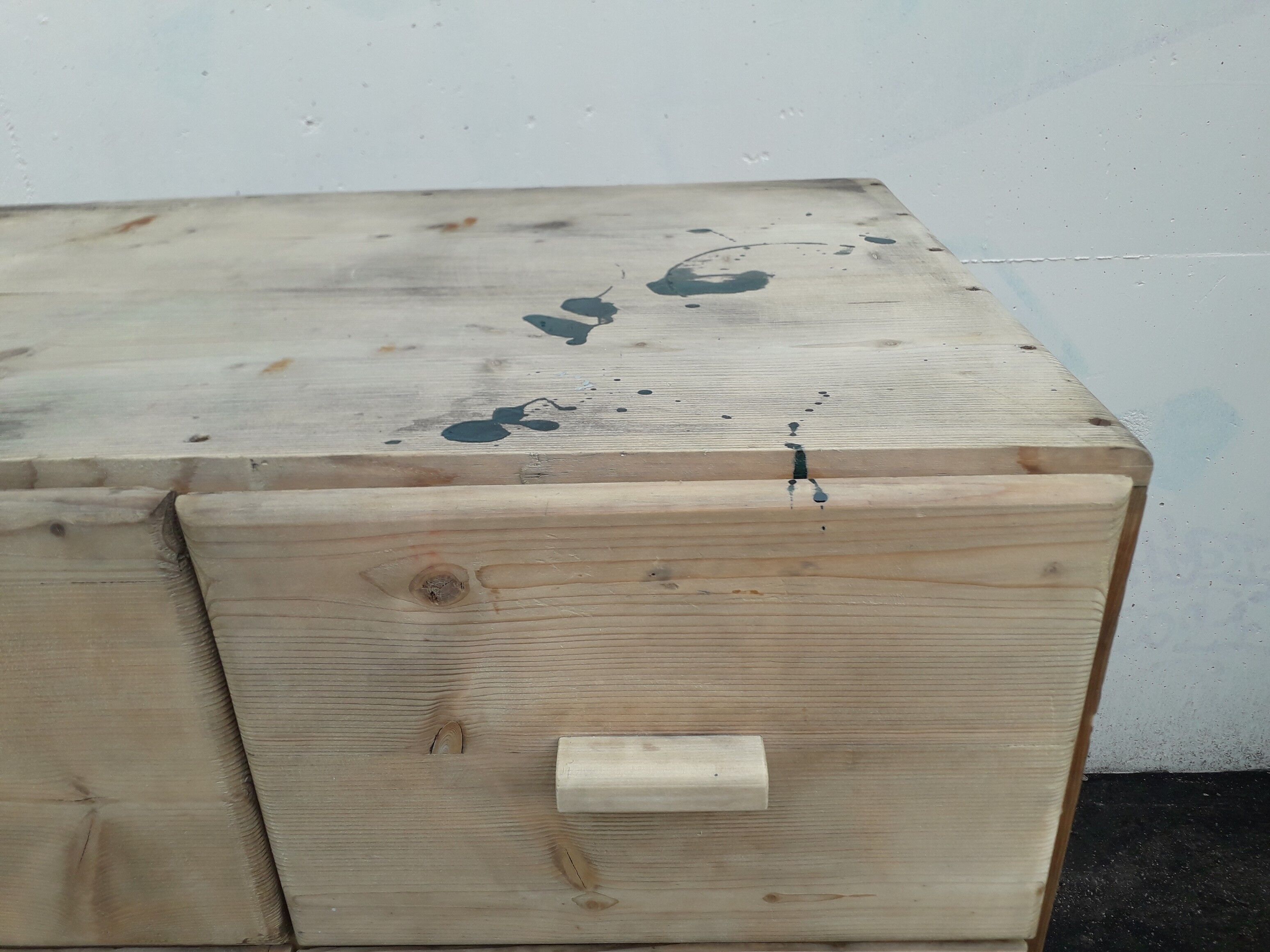 Trade cabinet with drawers