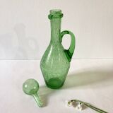 Carafe en verre bullé vert de Biot