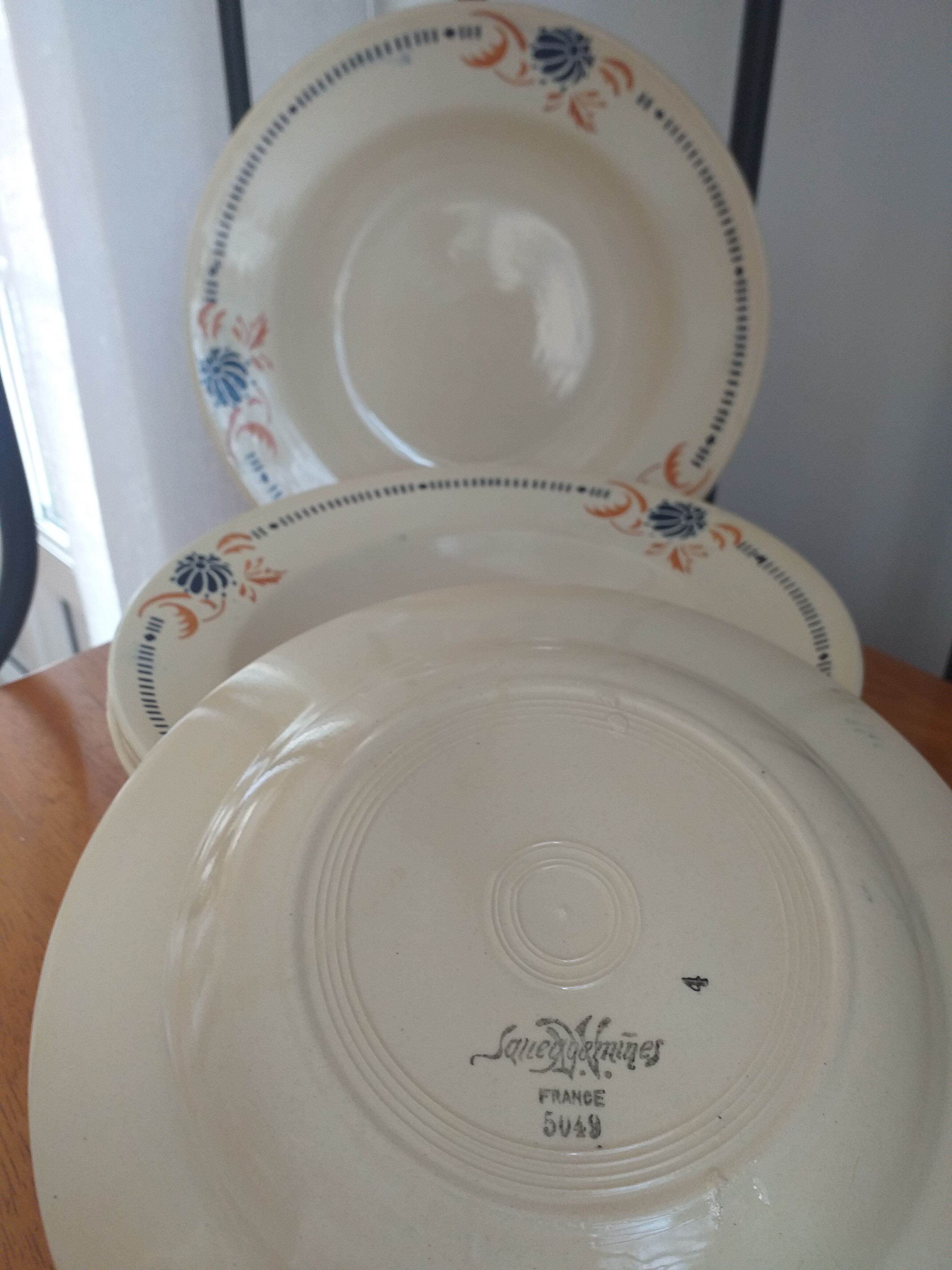 Hollow plates in Sarreguemines porcelain model 5049