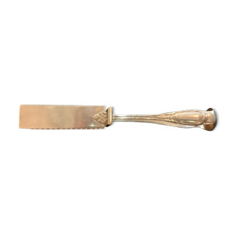 Silver metal cake pinch