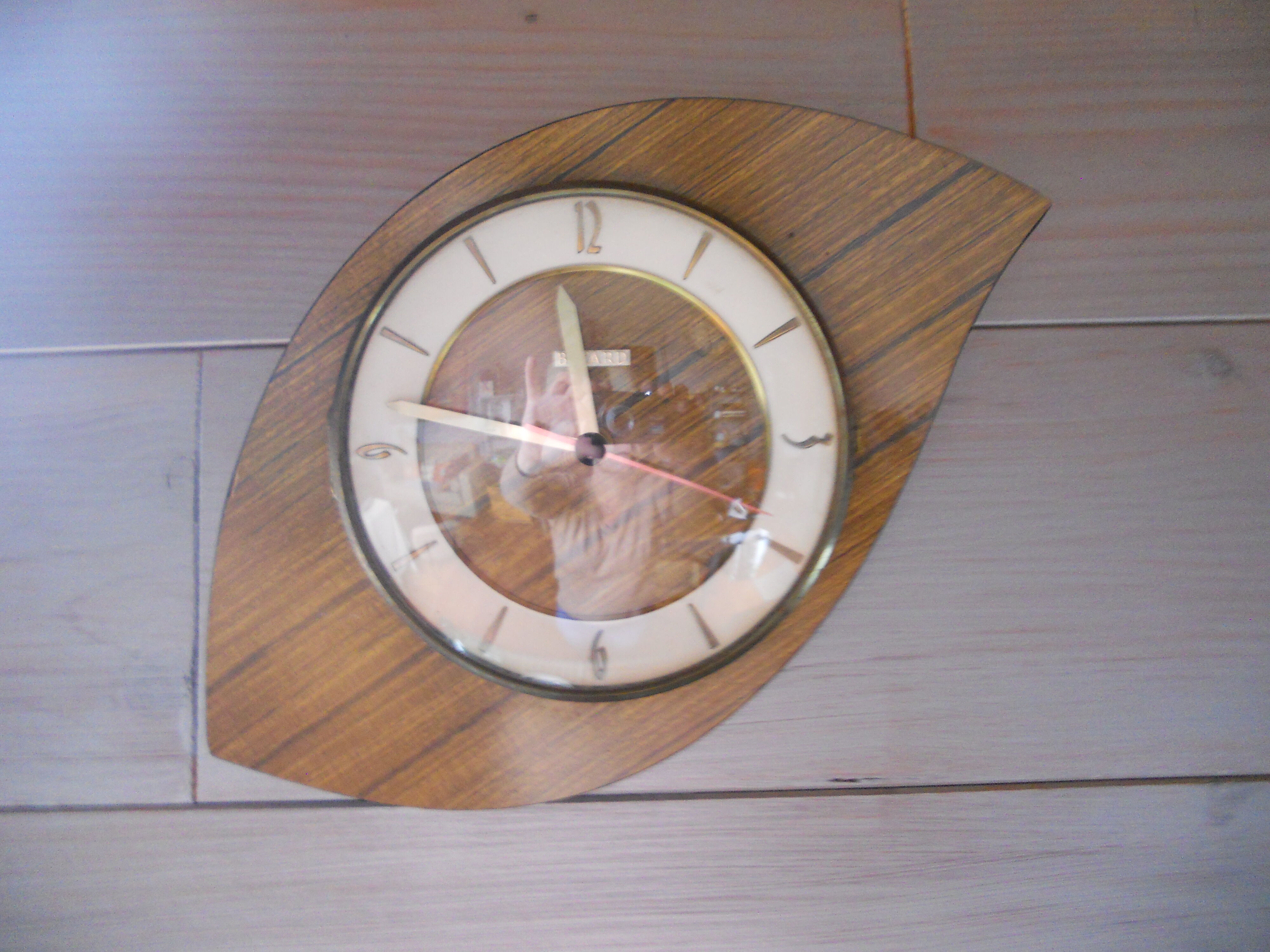 Vintage mural pendulum formica