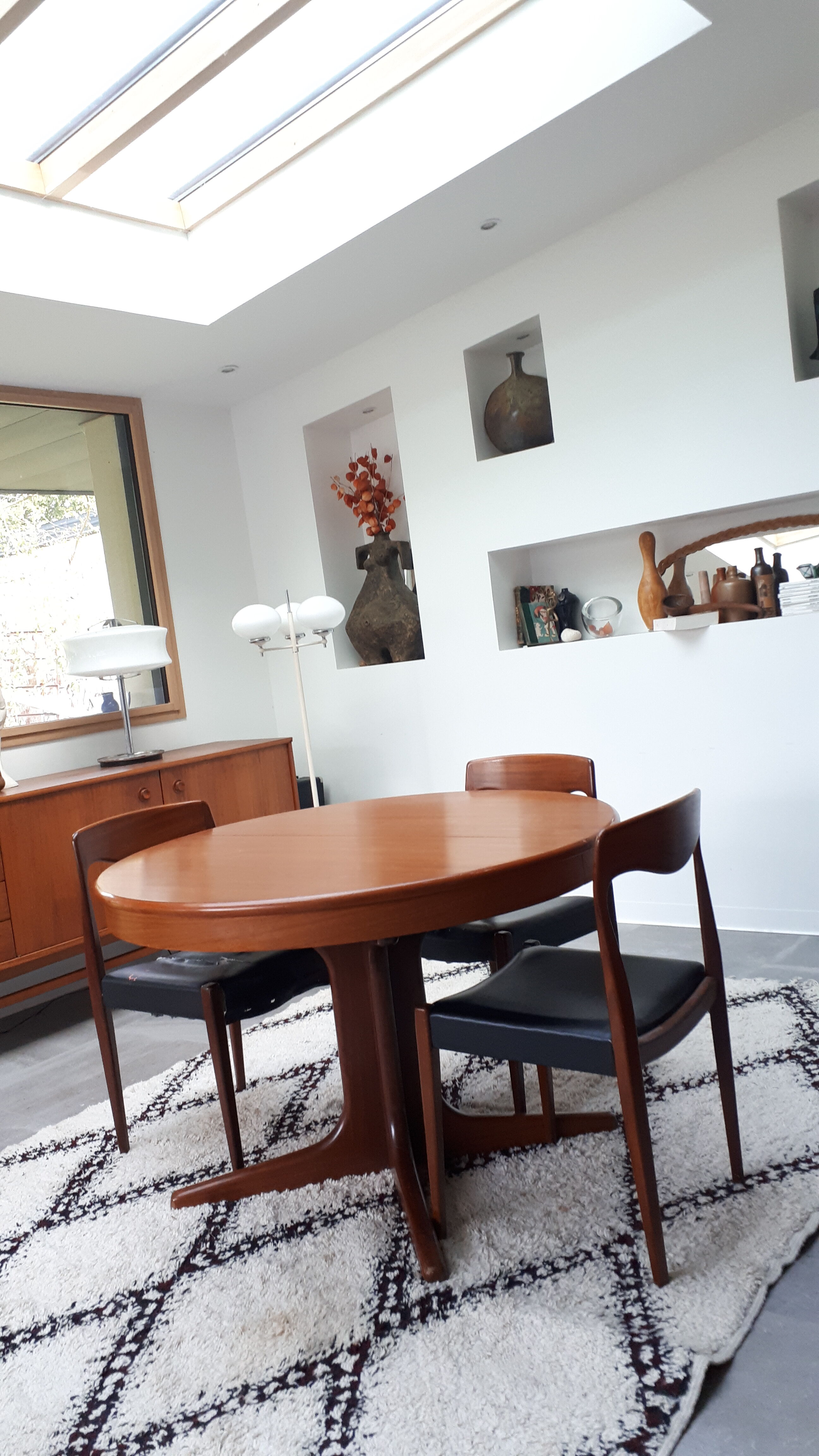 Table style scandinave en teck années 60 Baumann