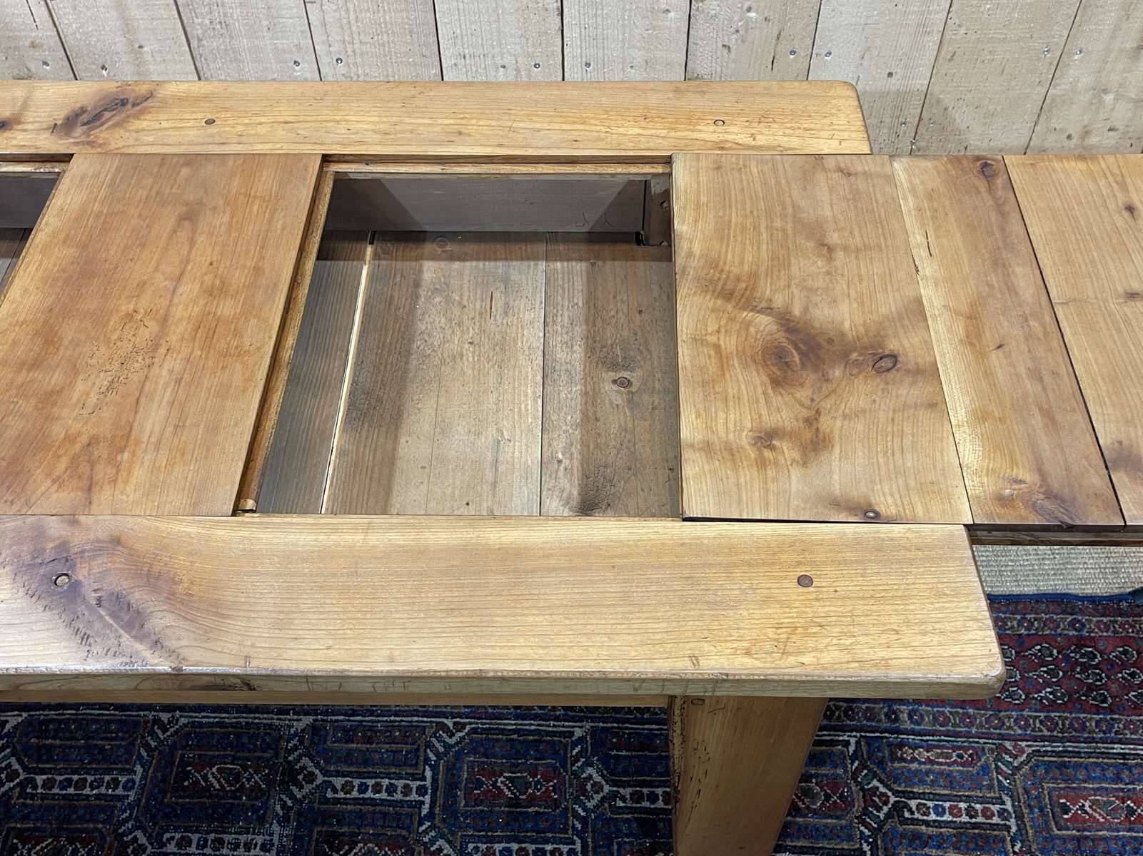 Cherry wood coffee table with sliding top, work from the 70s