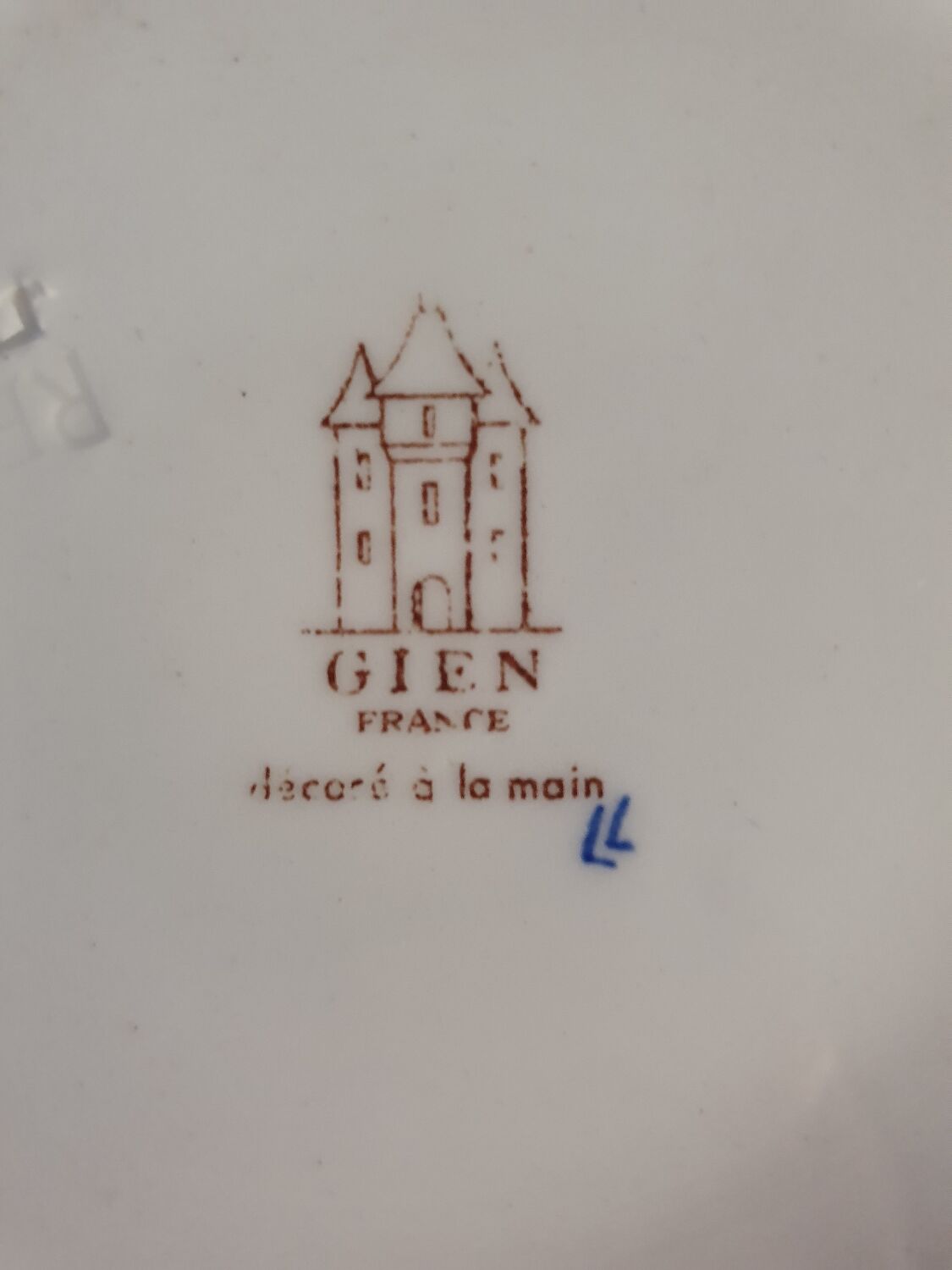 Faience plate of Gien