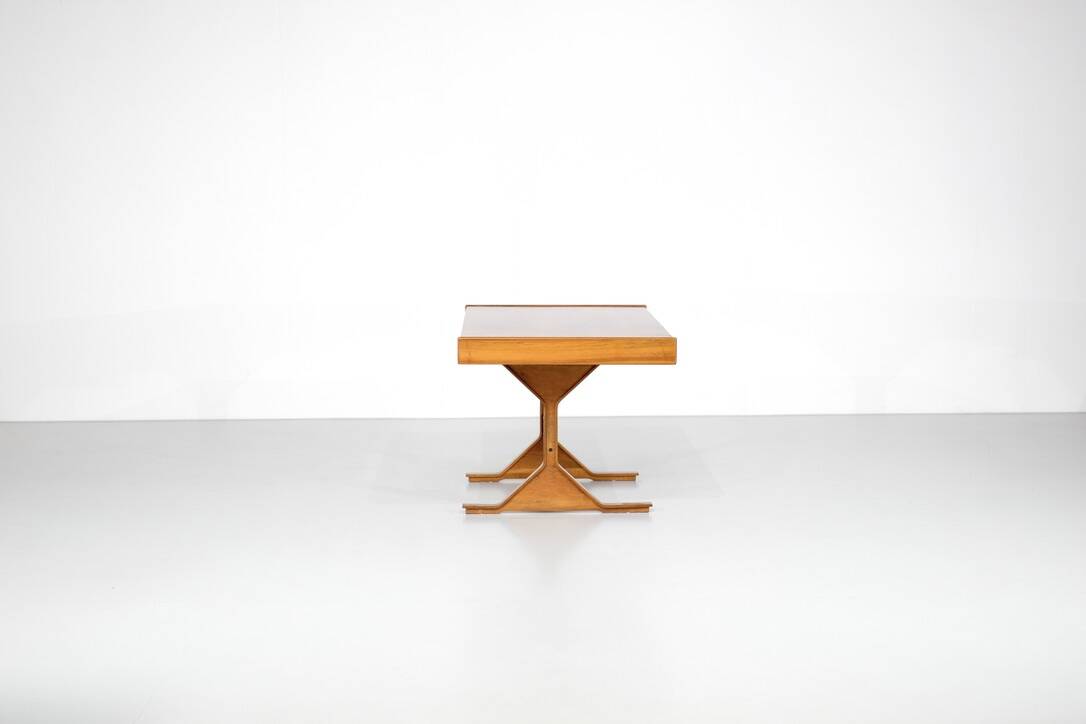 “530” desk by Gianfranco Frattini for Bernini, Italy 1960s.
