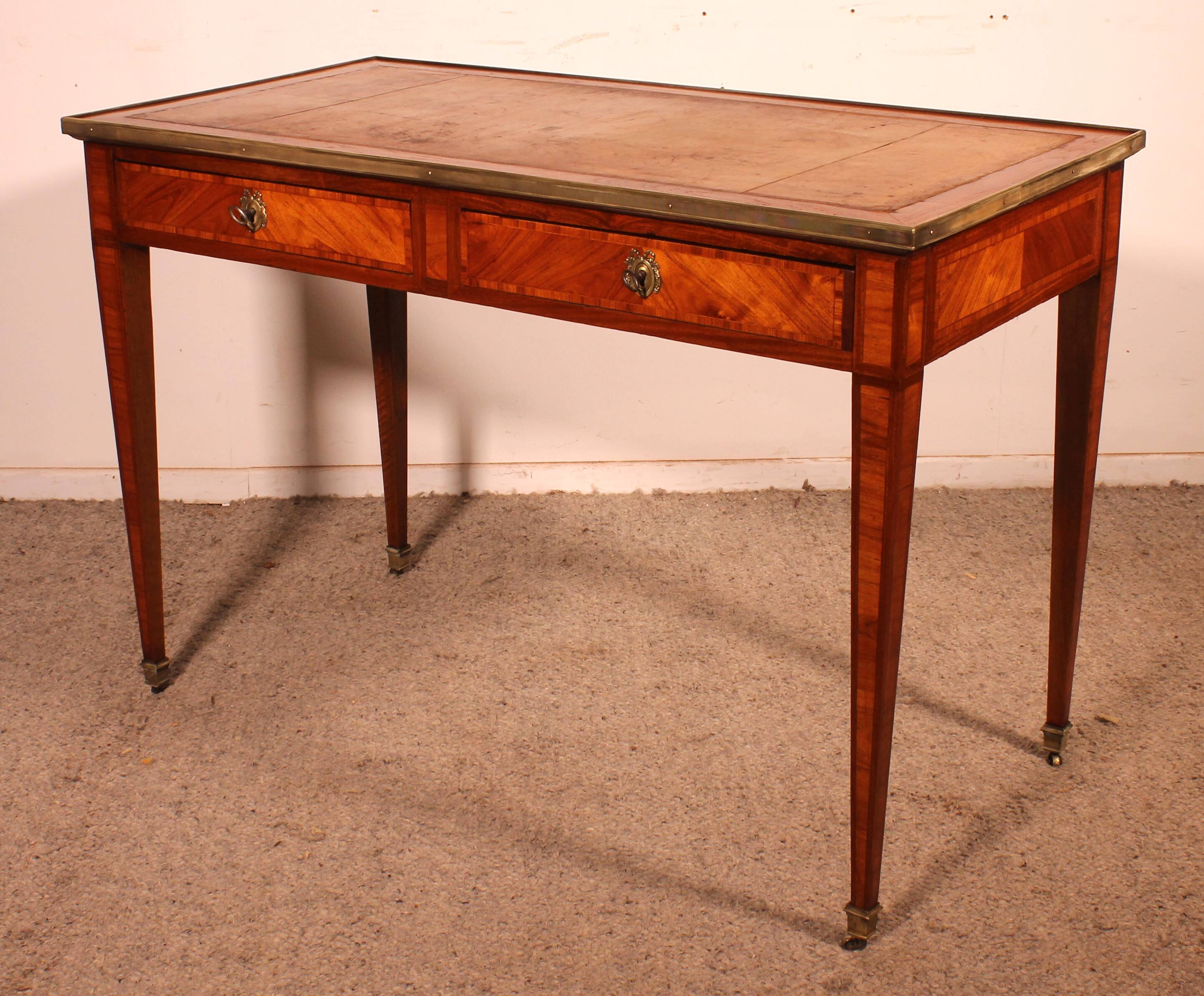 Louis XVI Period Marquetry Desk - 18th Century