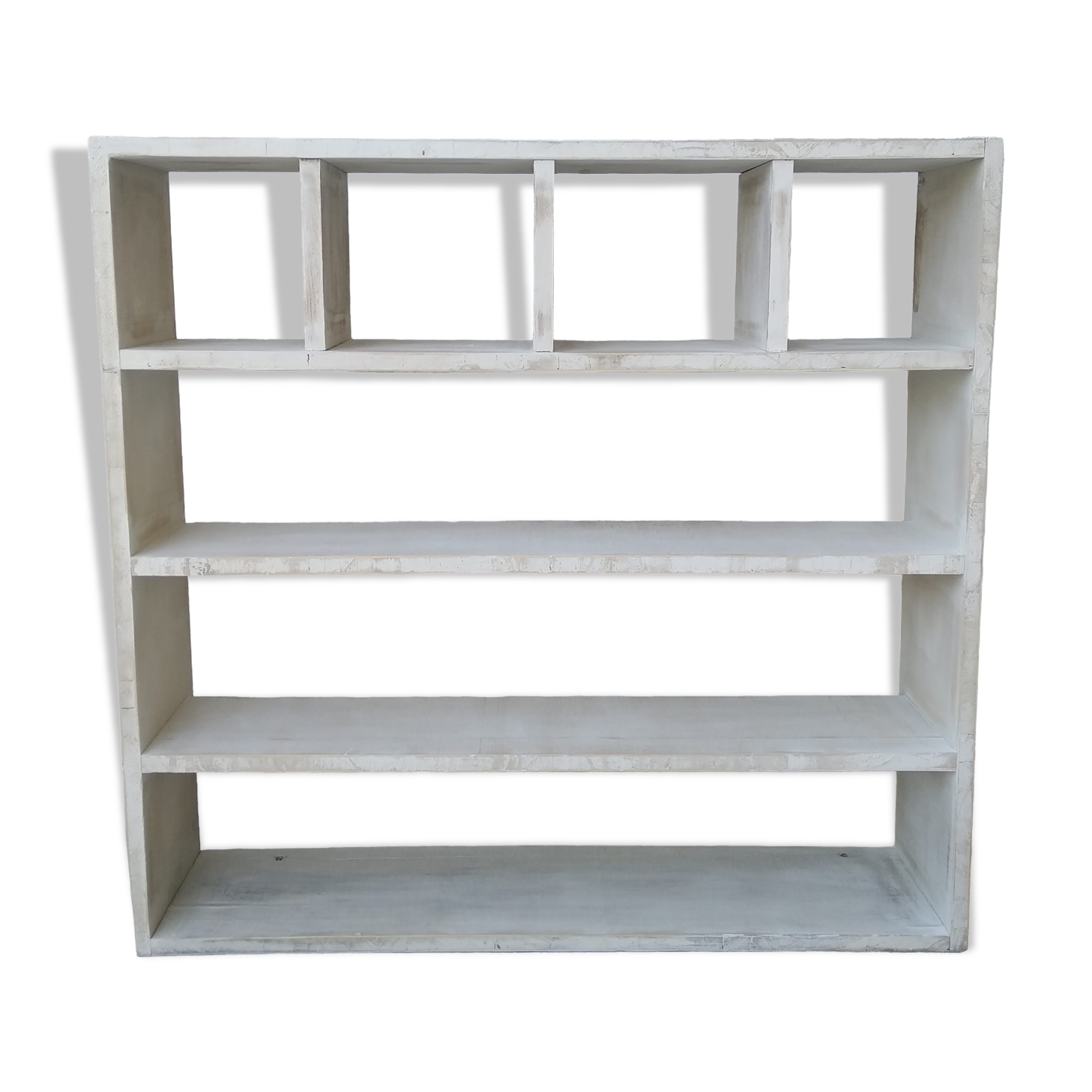 Workshop furniture with patinated lockers