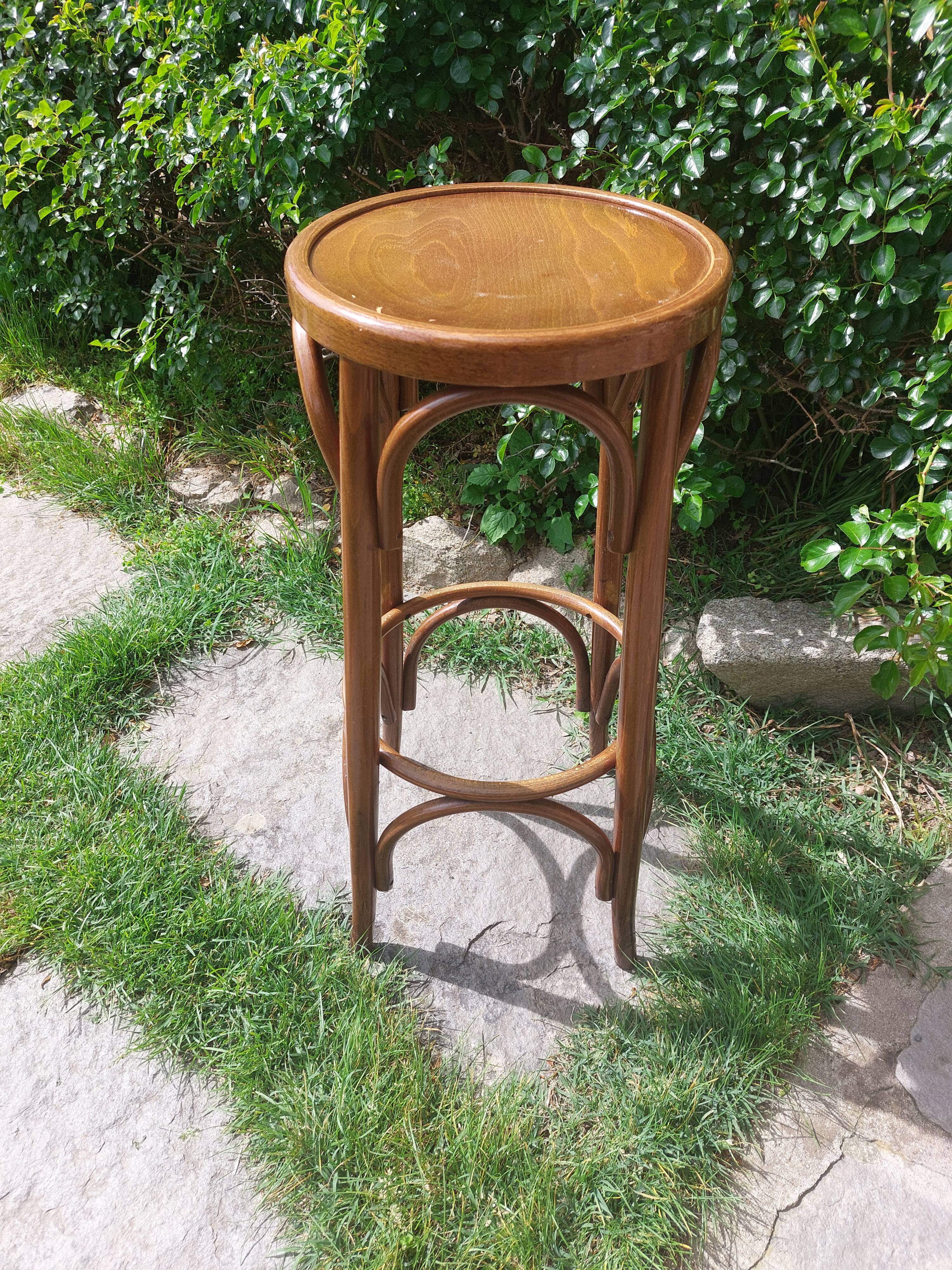 3 chaises + 1 tabouret