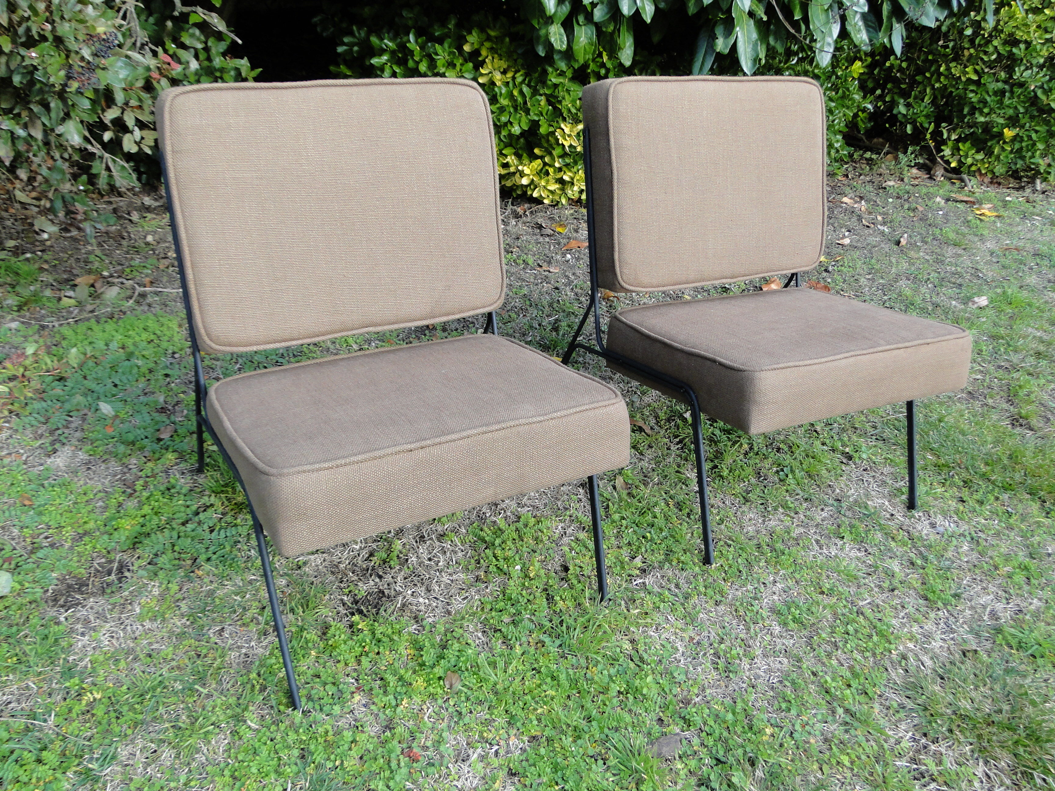 Paire de chauffeuses fauteuils en tissu marron