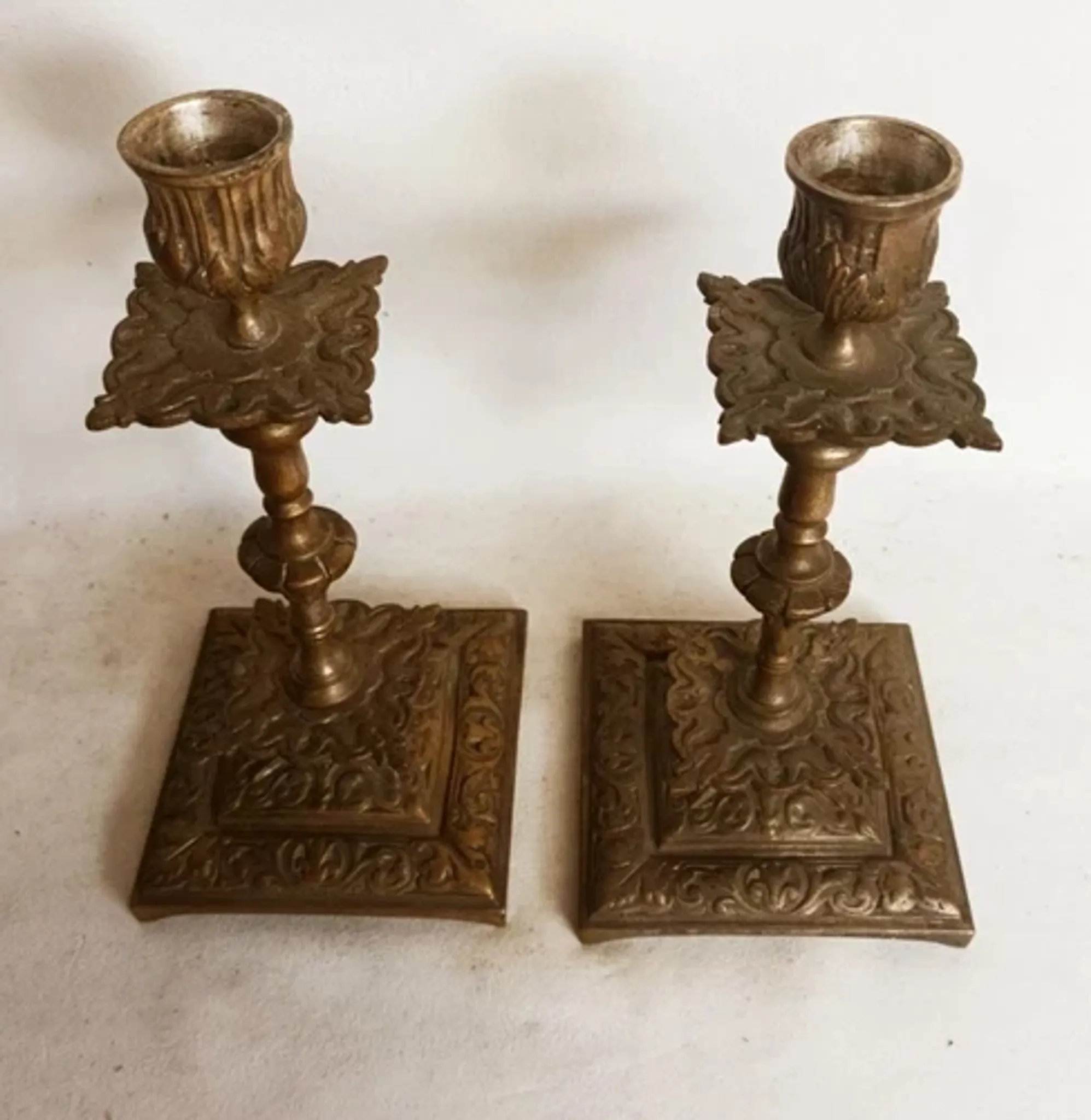 Remarkable pair of candlesticks in bronze, formerly silver-plated, from the 19th century.