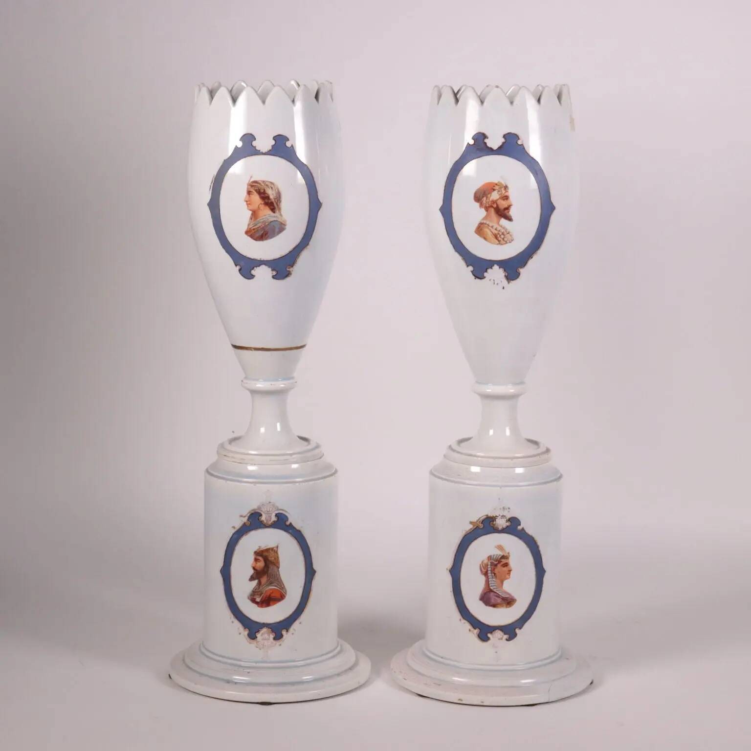 Paire de vases en céramique, Europe XIXe siècle