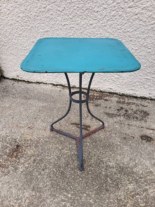 Square bistro table in painted metal n°1