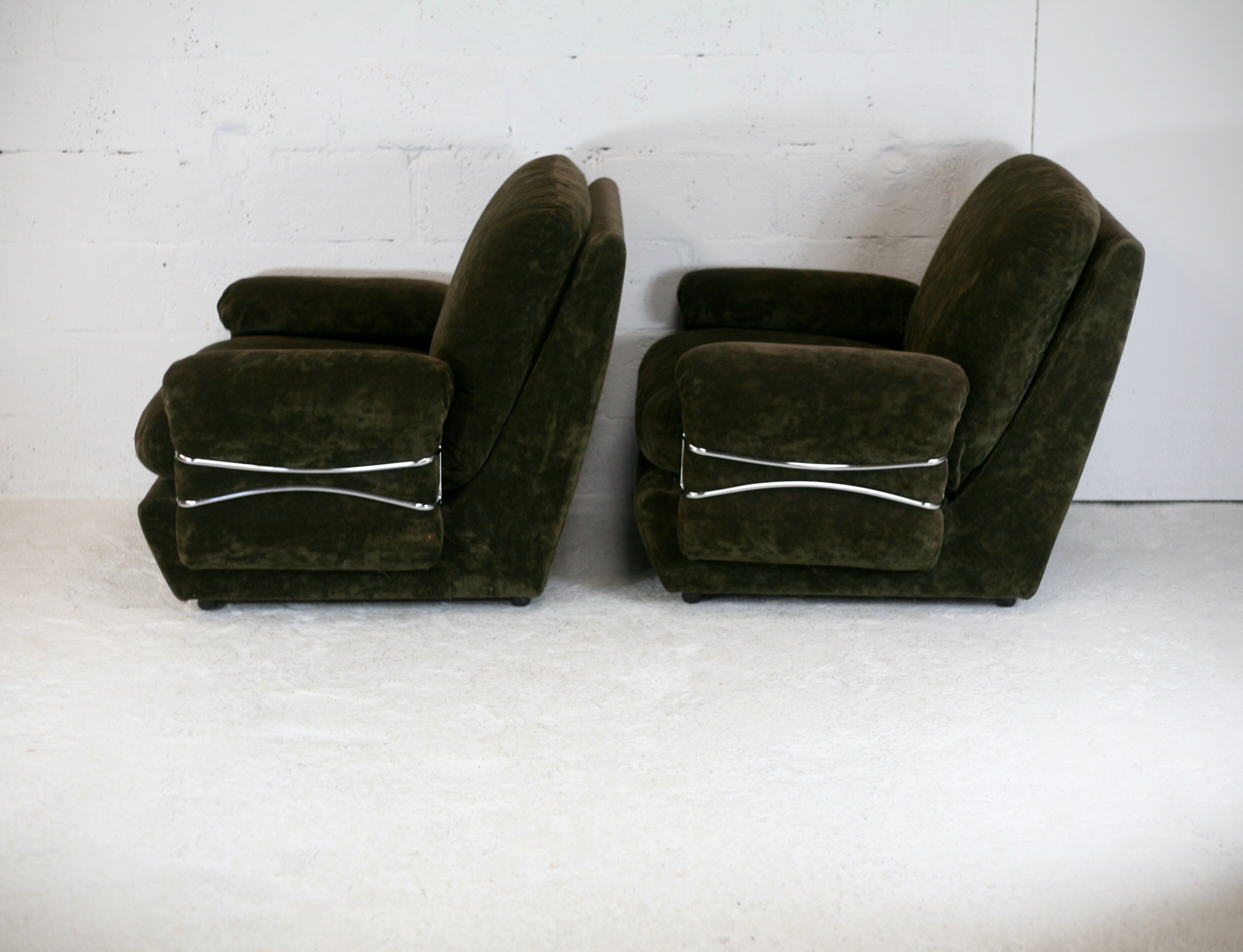Pair of armchairs "Space Age", brown velvet and steel, France, circa 1970.
