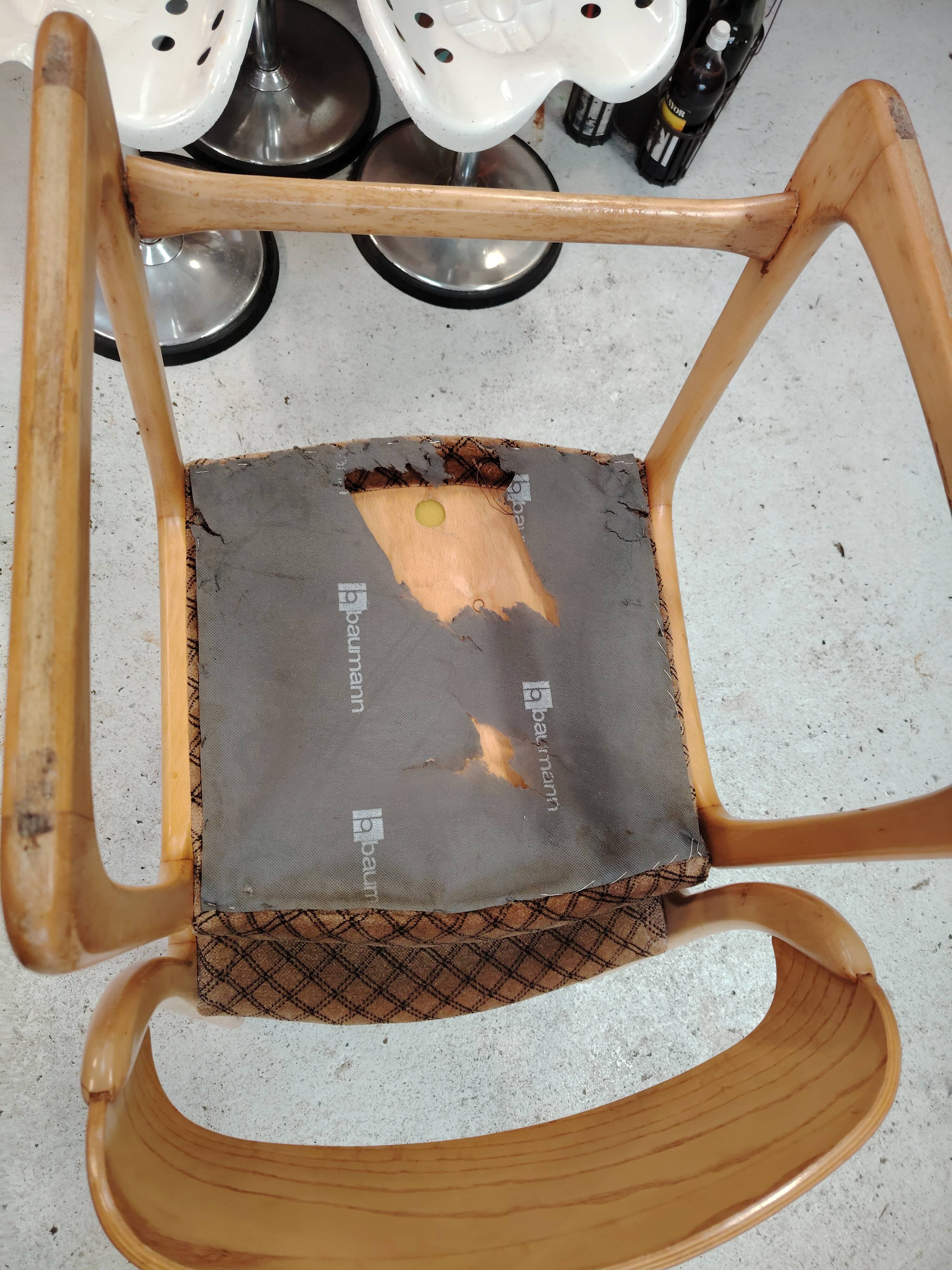 Pair of "Sled" chairs by Baumann in bent beech - Design 1960