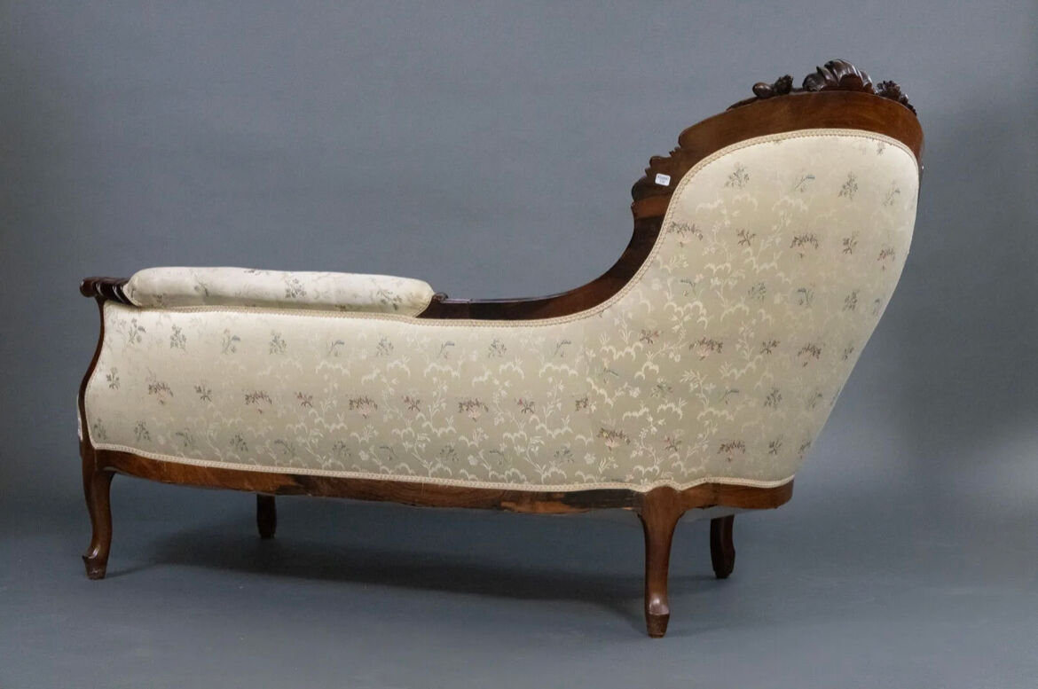 Louis XV meridian in walnut and silk