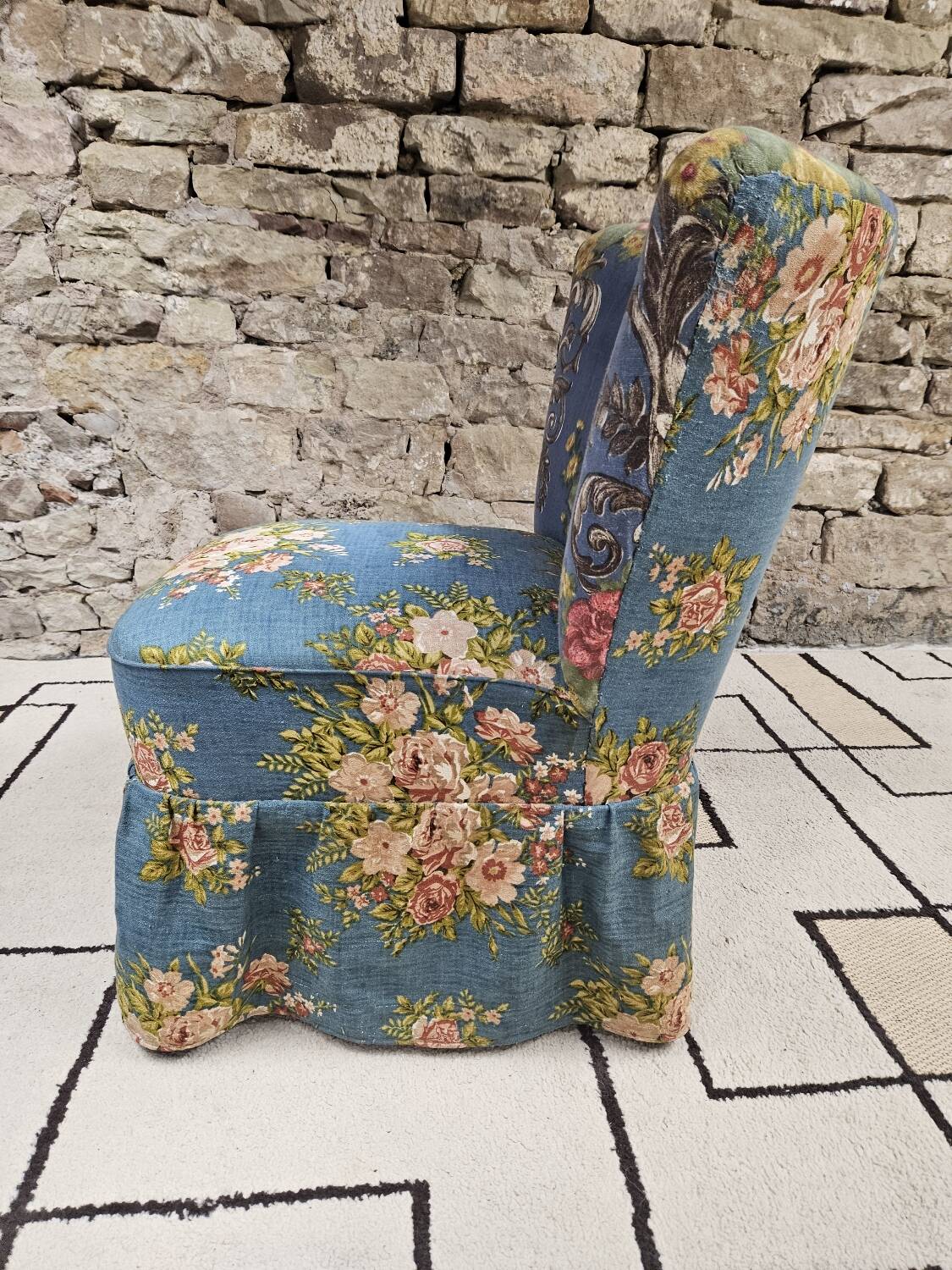 Fauteuil coktail en tissu fleuri, 1960