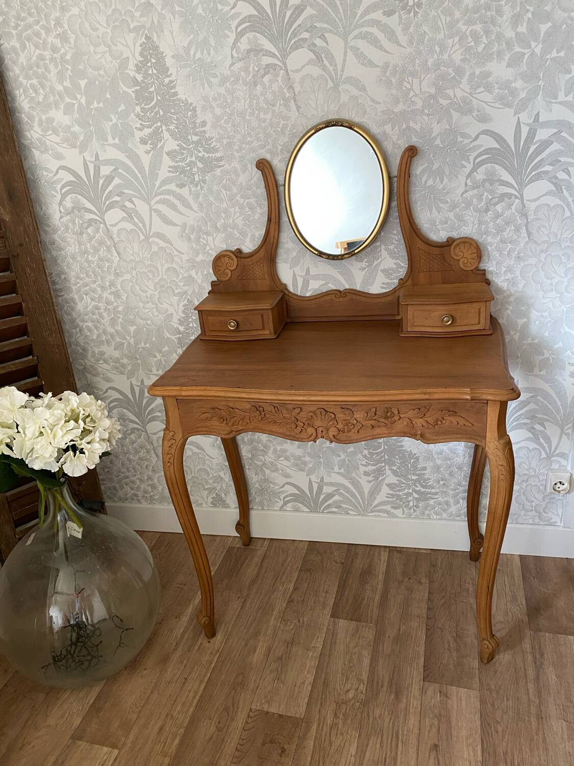 Dressing table