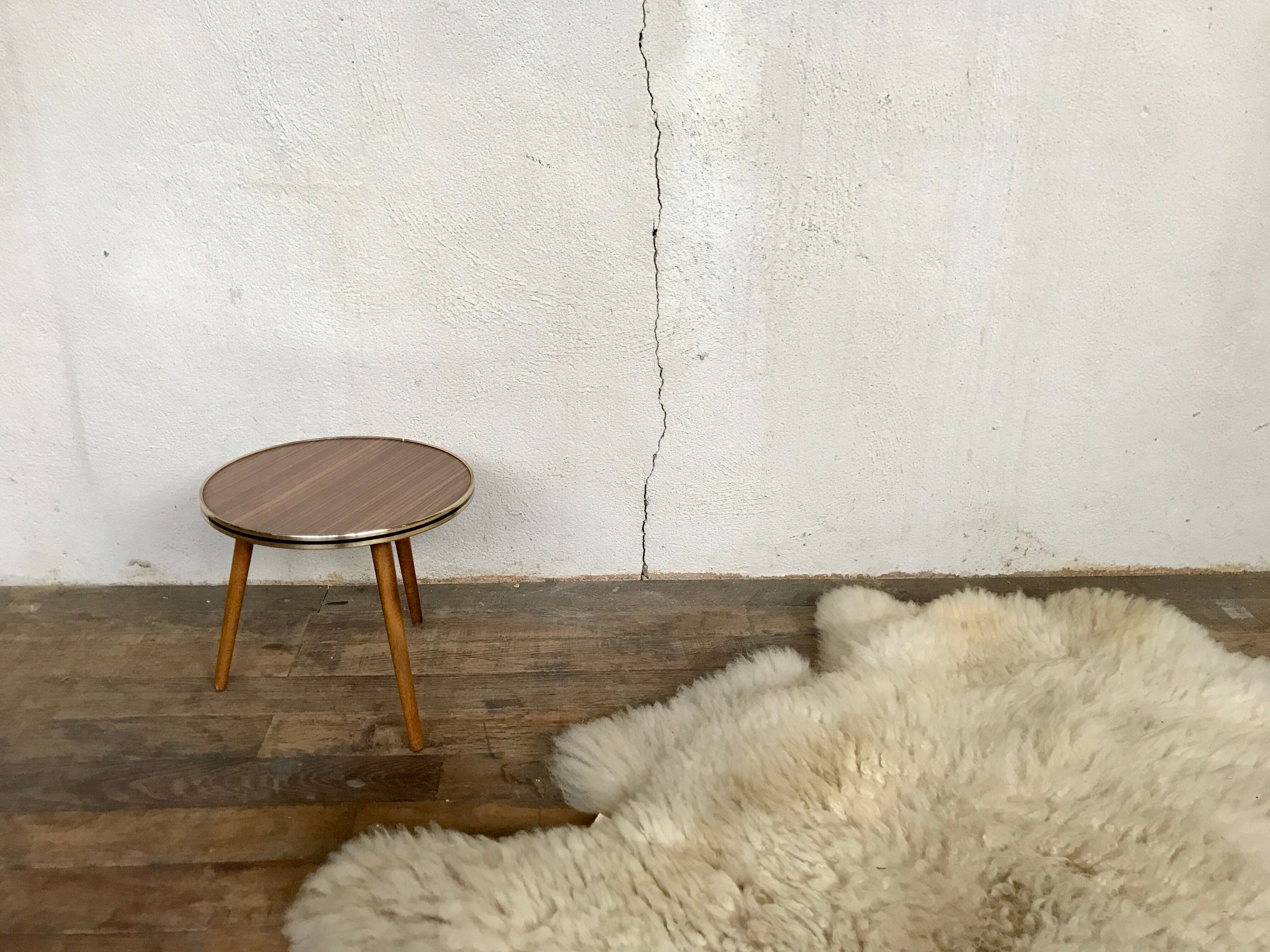 Guéridon petite table basse ronde brune vintage tripode porte plante