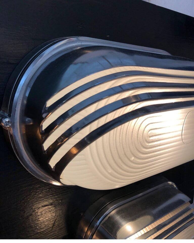 Waterproof waterproof modernist design in aluminum and glass