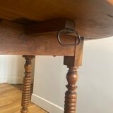 Round table with flaps