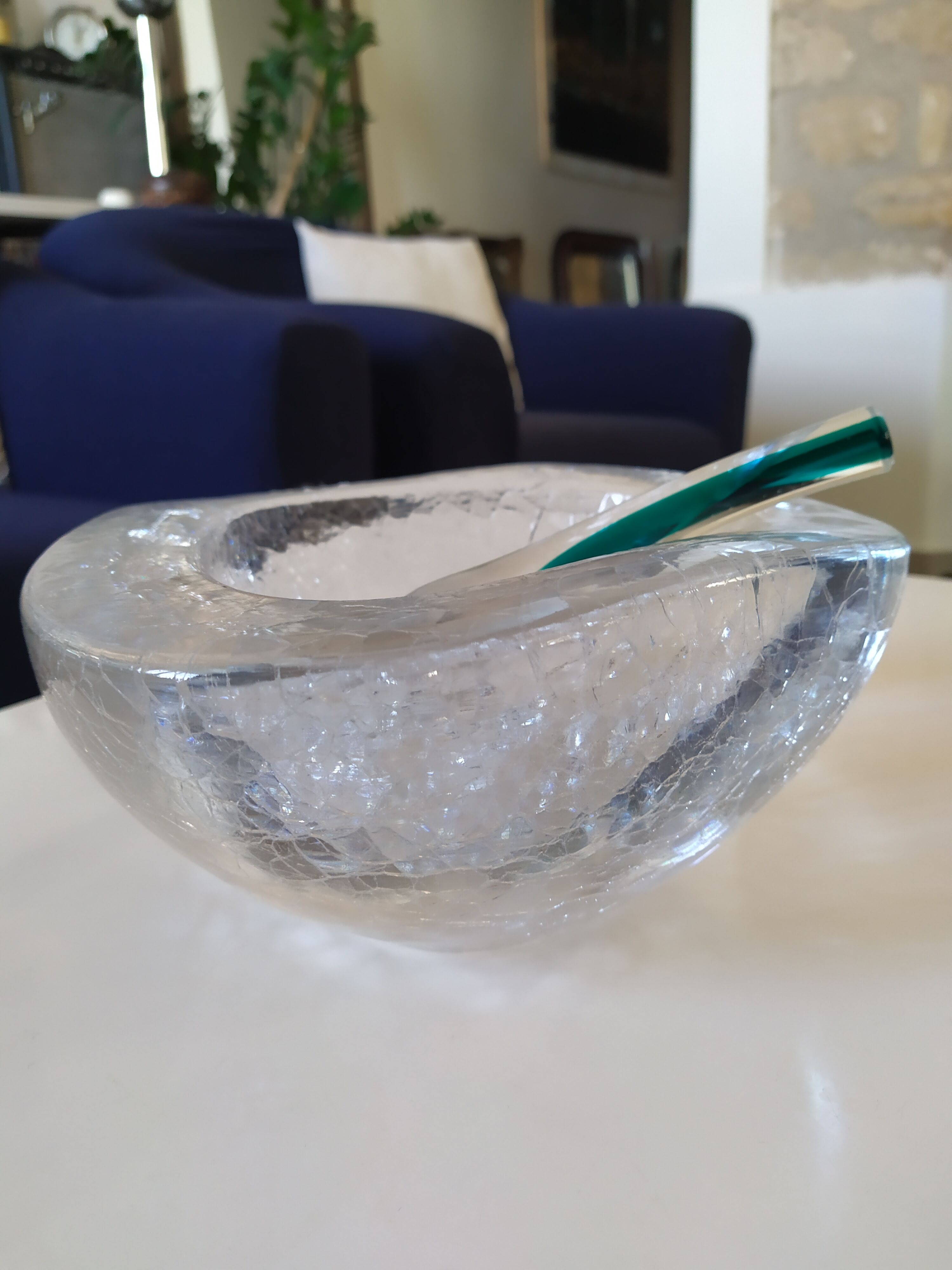 Imposing cracked glass mortar