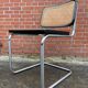 Chaise design Cesca modèle b32 noir et chrome
