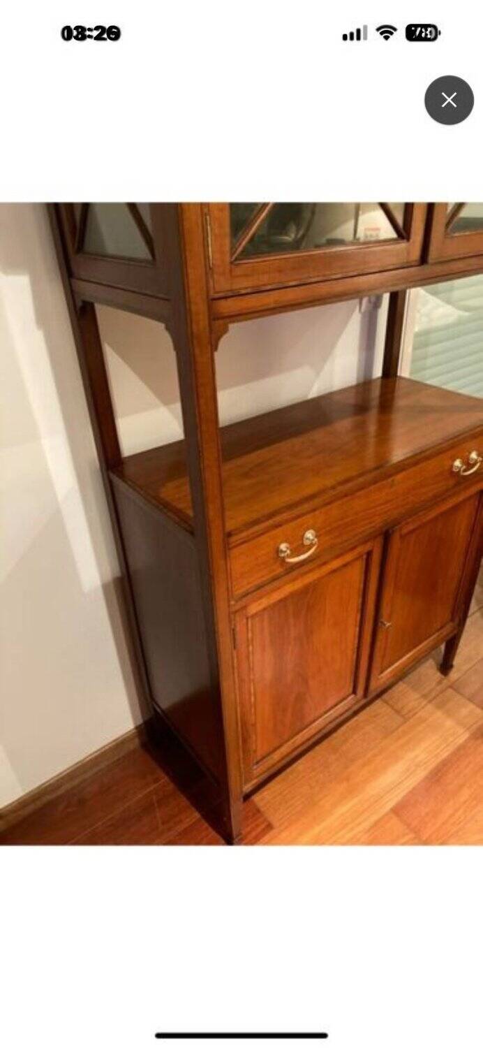 Élégant buffet vitrine de style Directoire en fruitier, début XIXe siècle