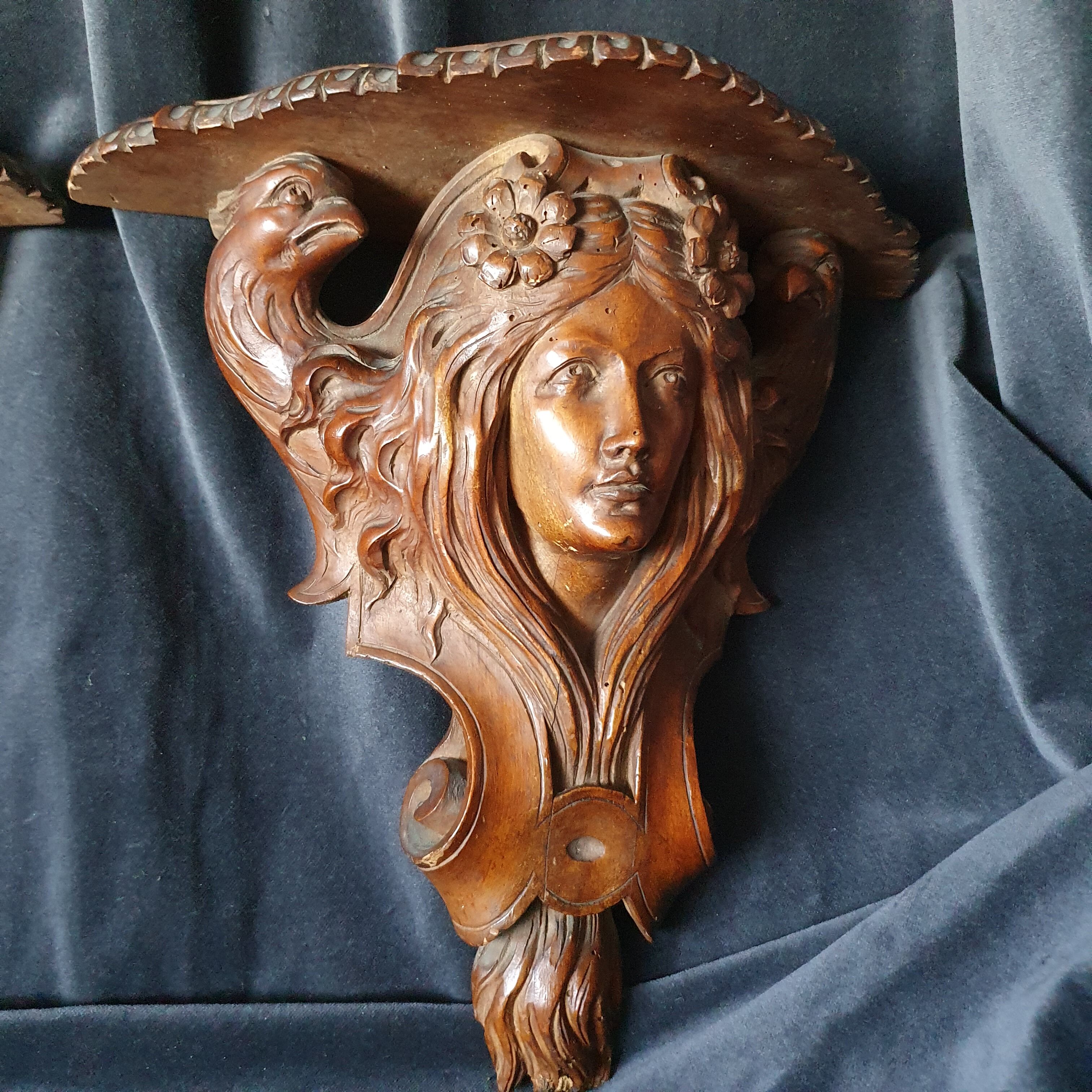 Paire d’étagères de mur d’art nouveau en bois