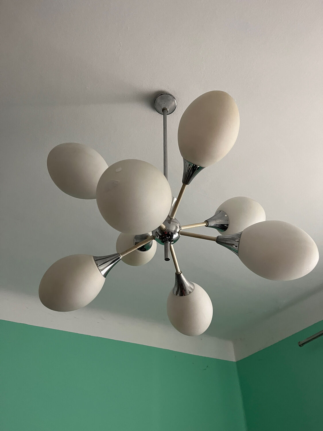 Sputnik chandelier with 8 globes from the 60s/70s.