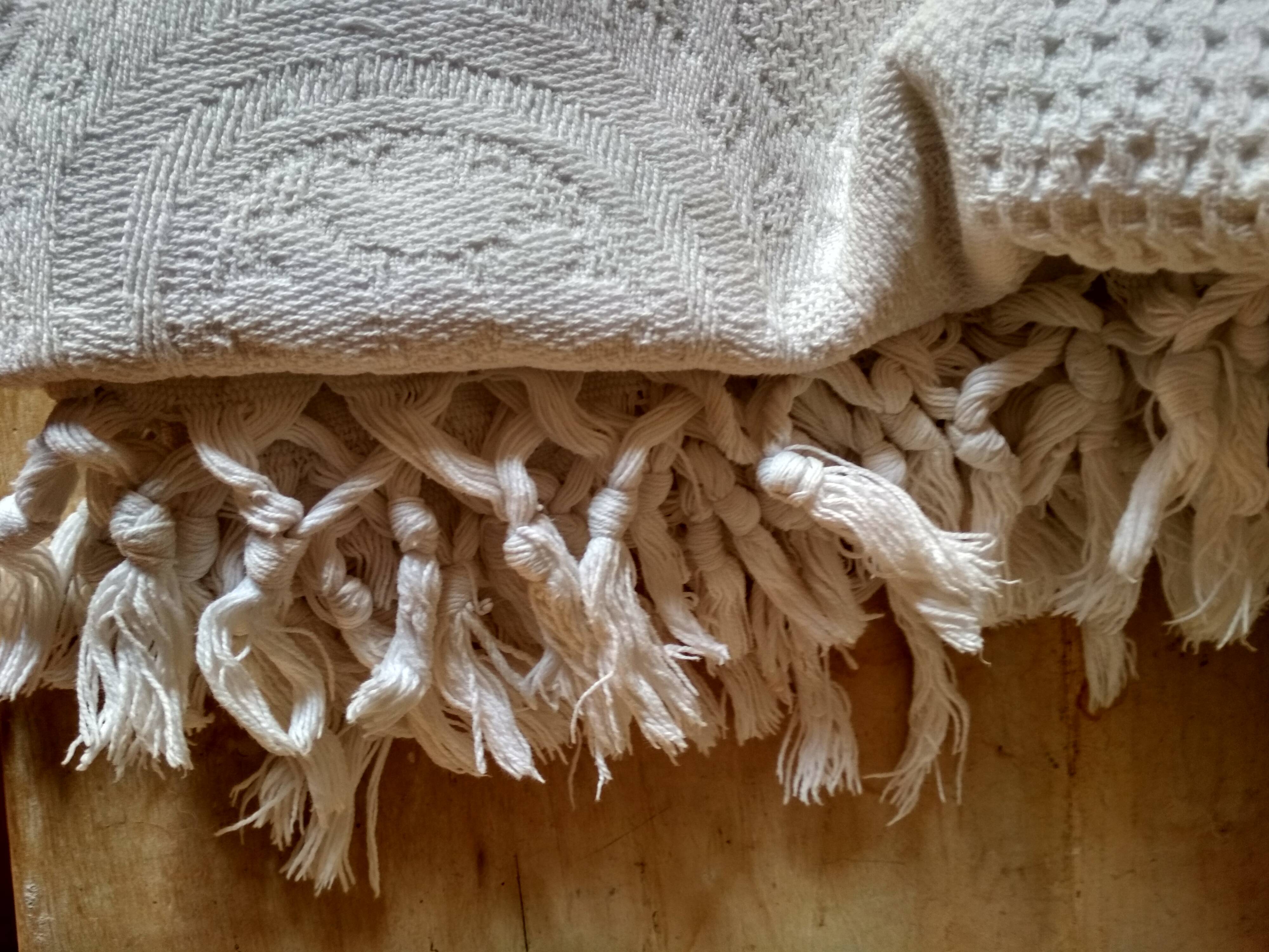 Bedspread in woven white cotton, double bed