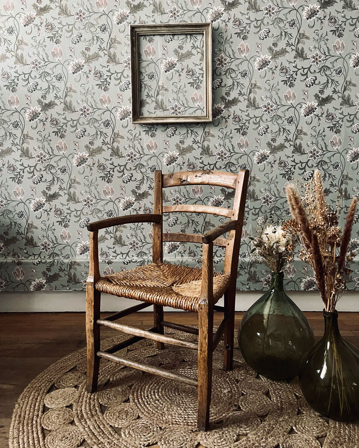 Fauteuil vintage en bois et assise paillée