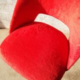 Chaise tonneau en moumoute rouge pieds compas années 60-70