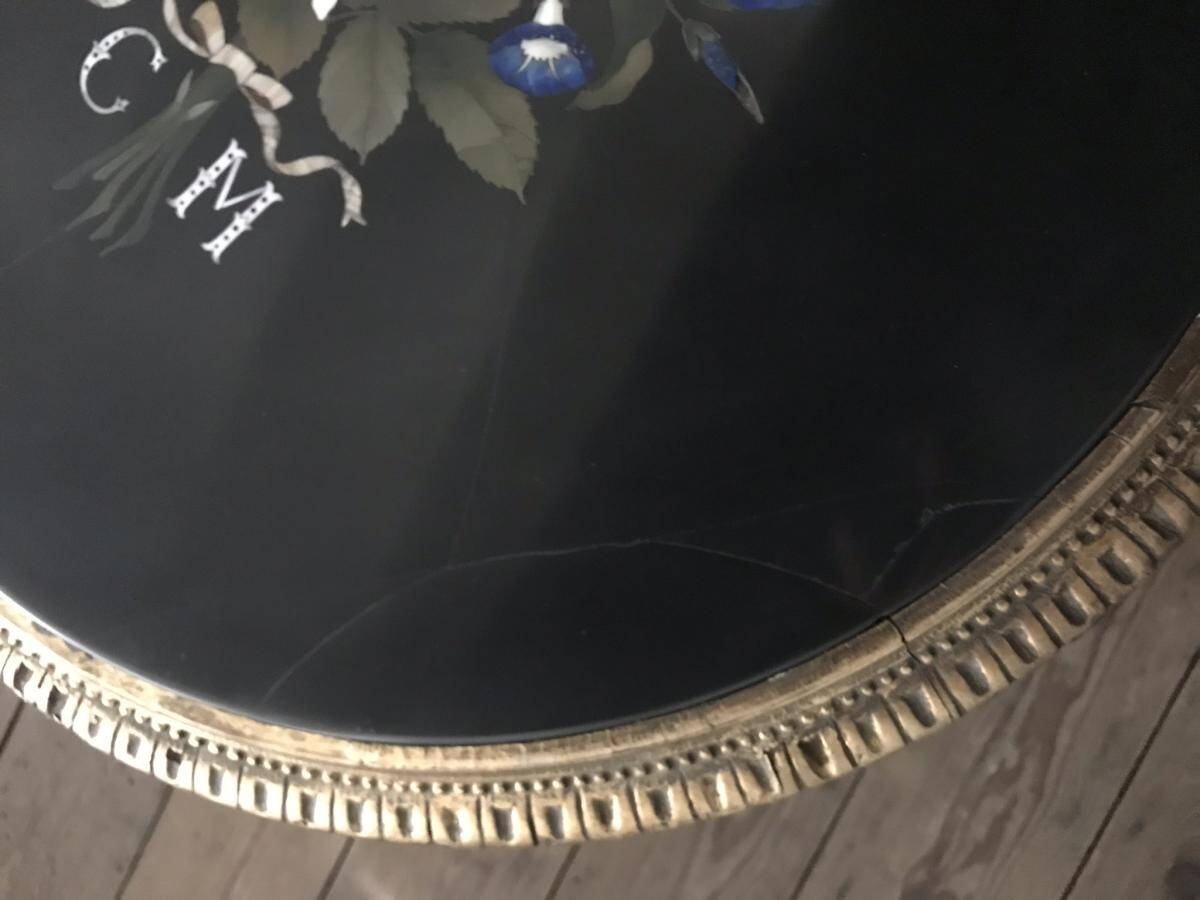 Carved gilded wooden gueridon, tabletop in marble marquetry.