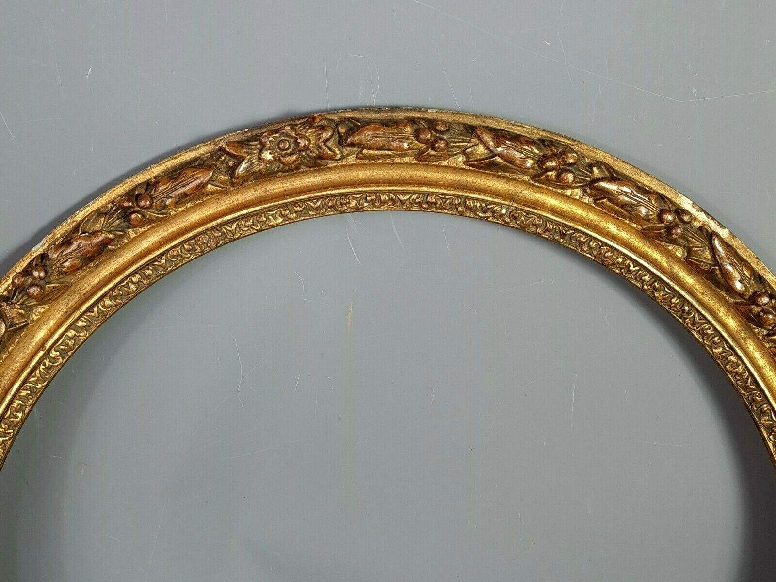 Round frame nineteenth century gilded stucco wood diameter 51 cm foliage 42.8 cm SB