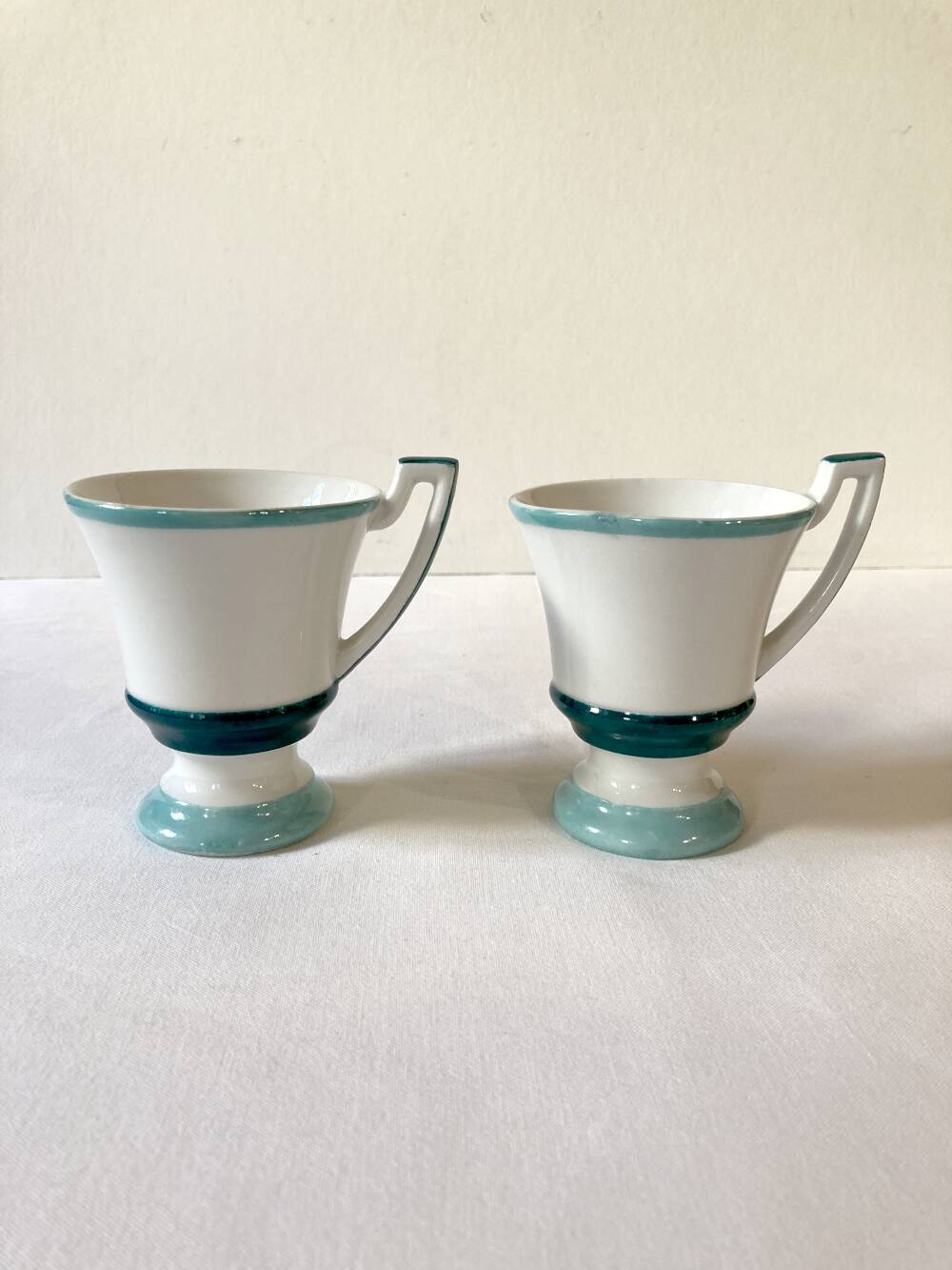 7 earthenware coffee cups of the brûlot type