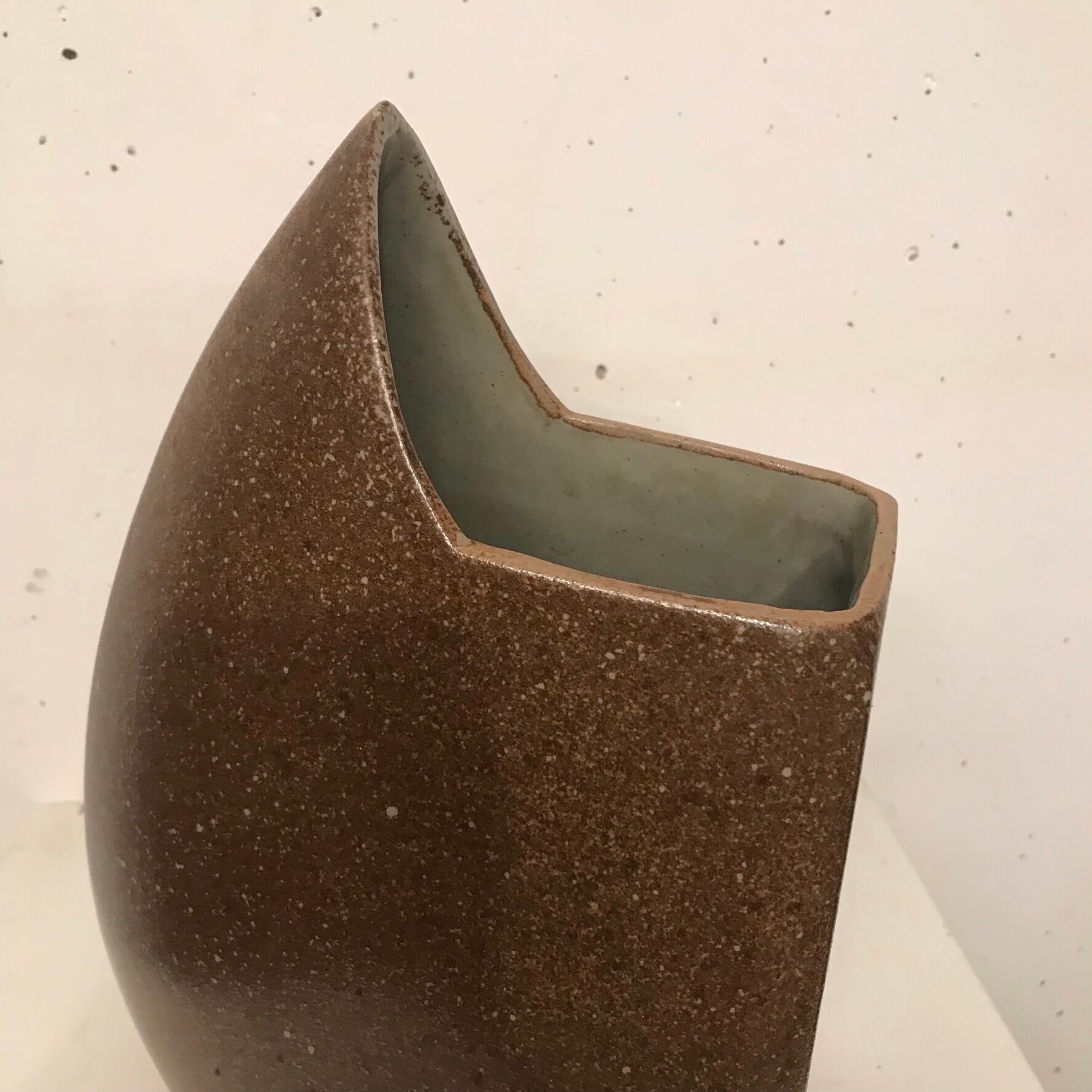 Vase en grès pyrité, la borne 1970