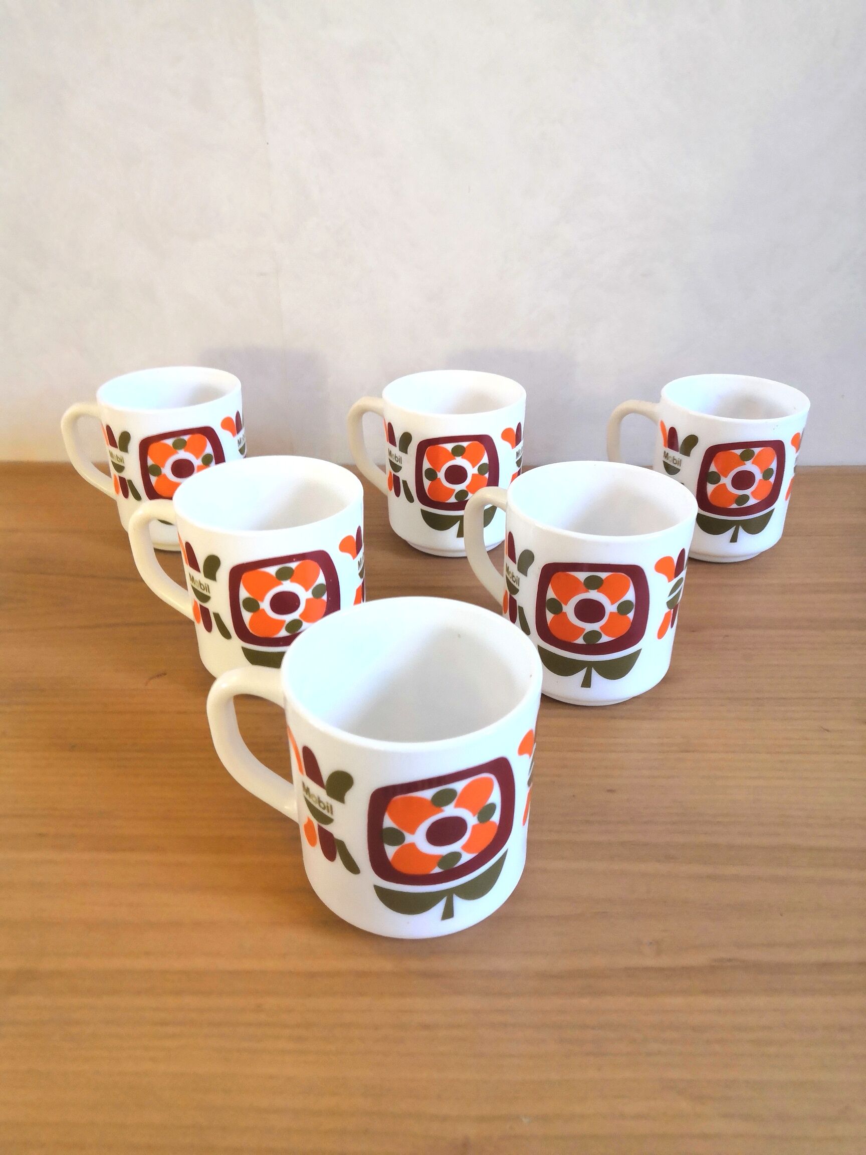 Série de 6 mugs design Mobil années 70