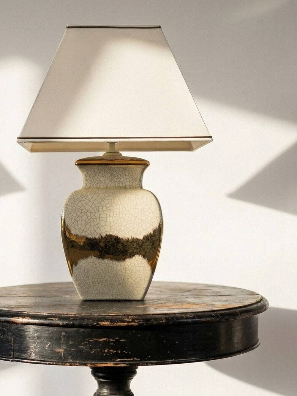 Large vintage Italian lamp in cracked ivory ceramic with gilding.