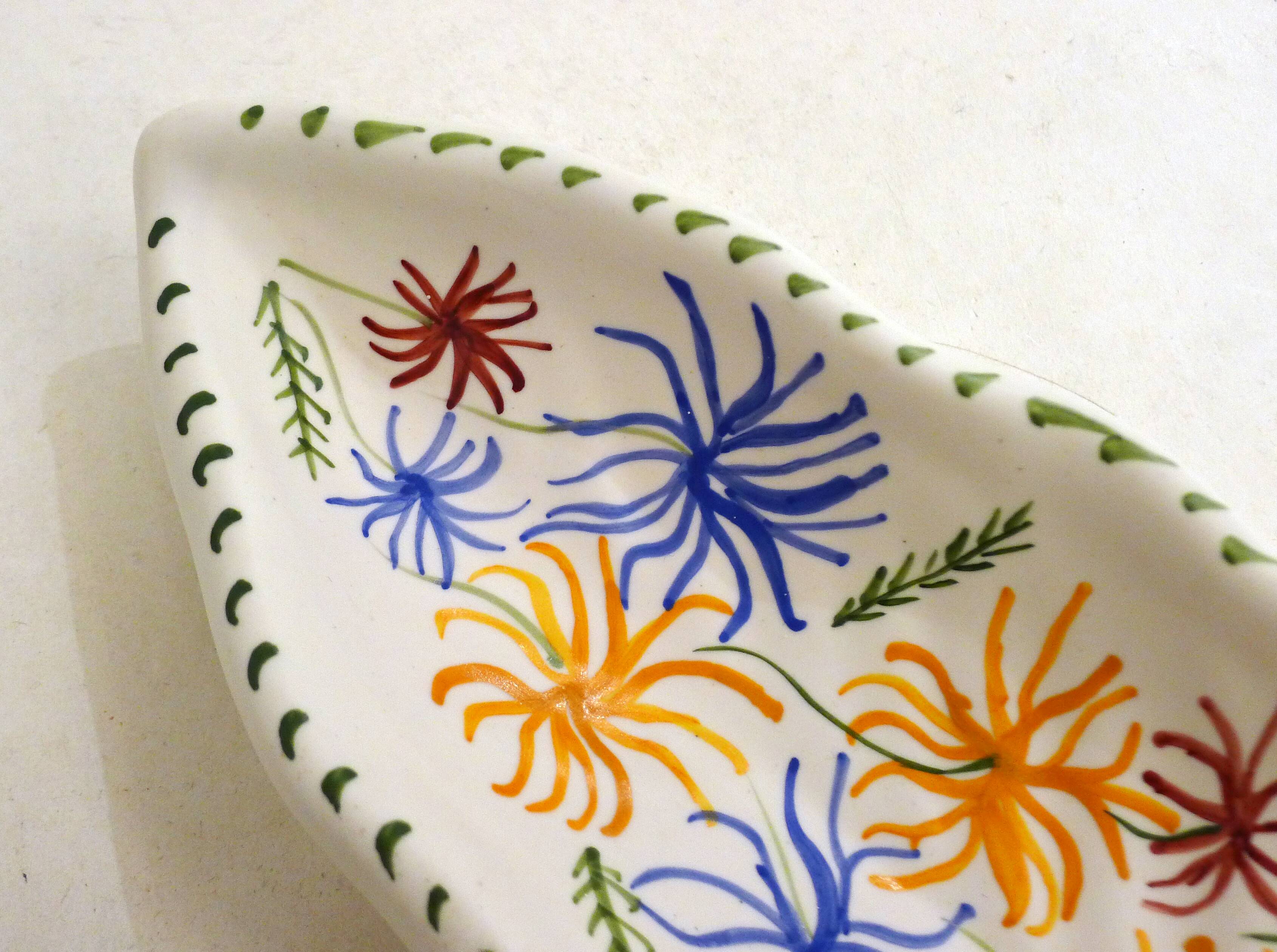 Coupelle mid-century Vallauris décor floral coloré