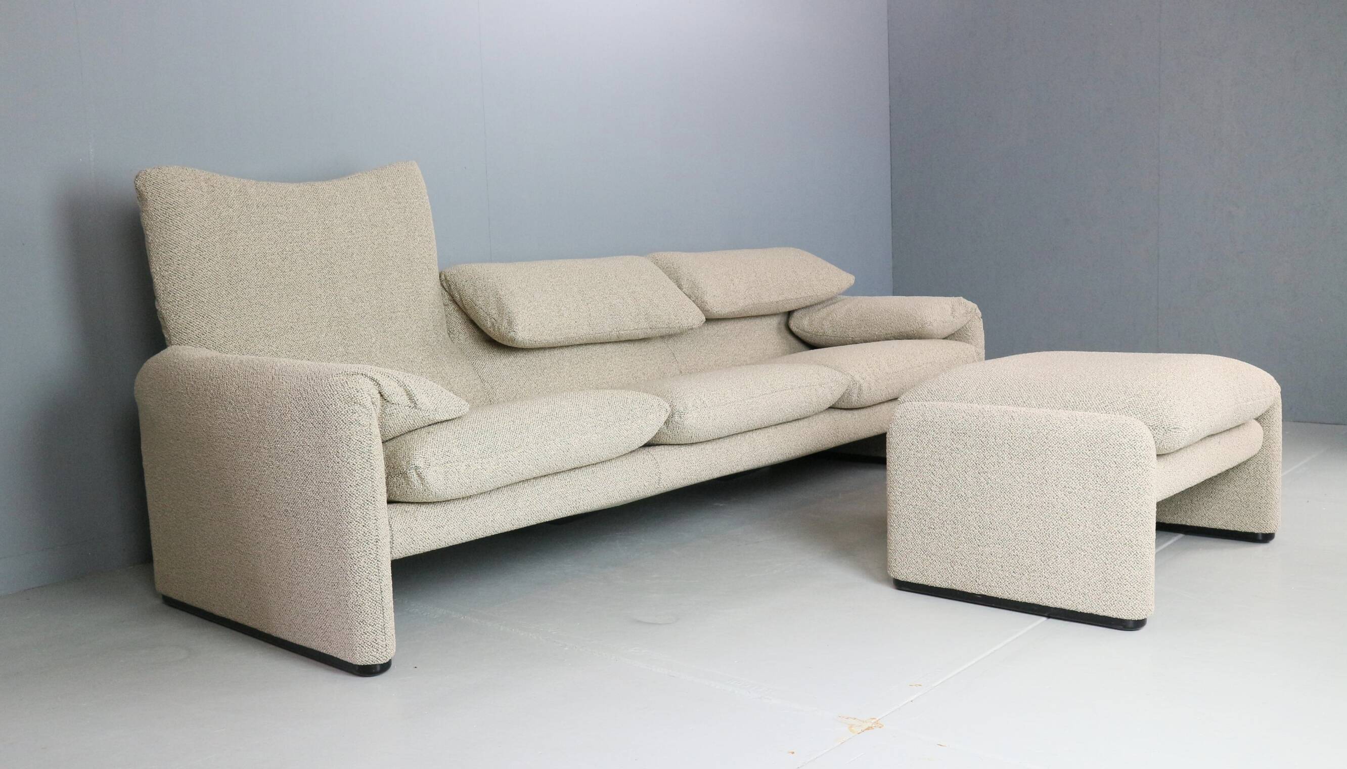 Vico Magistretti "Maralunga" 3-seater and footstool re-upholstered For Cassina