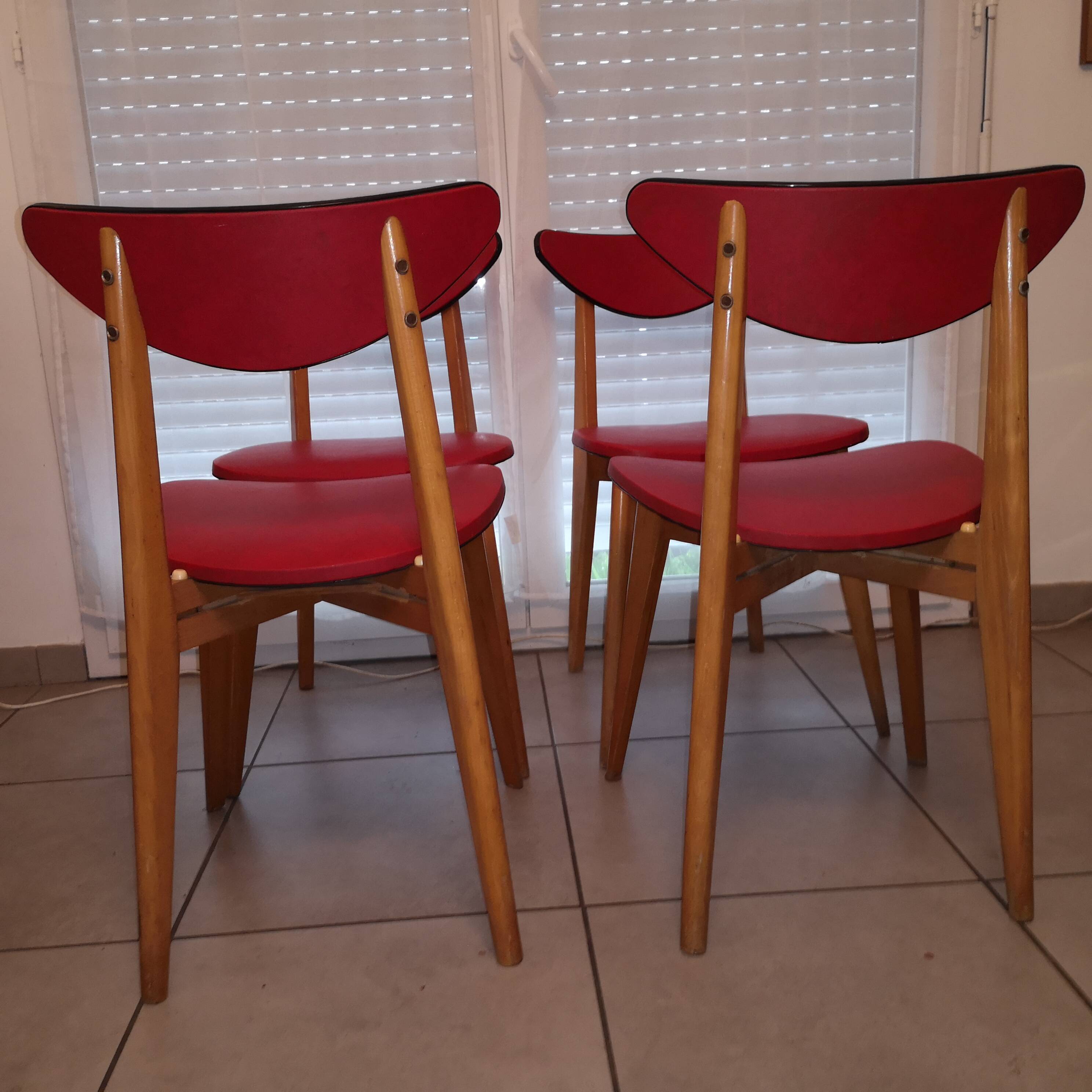 Set of 4 Vintage Chairs – 50s/60s Design – Red Faux Leather – Stackable