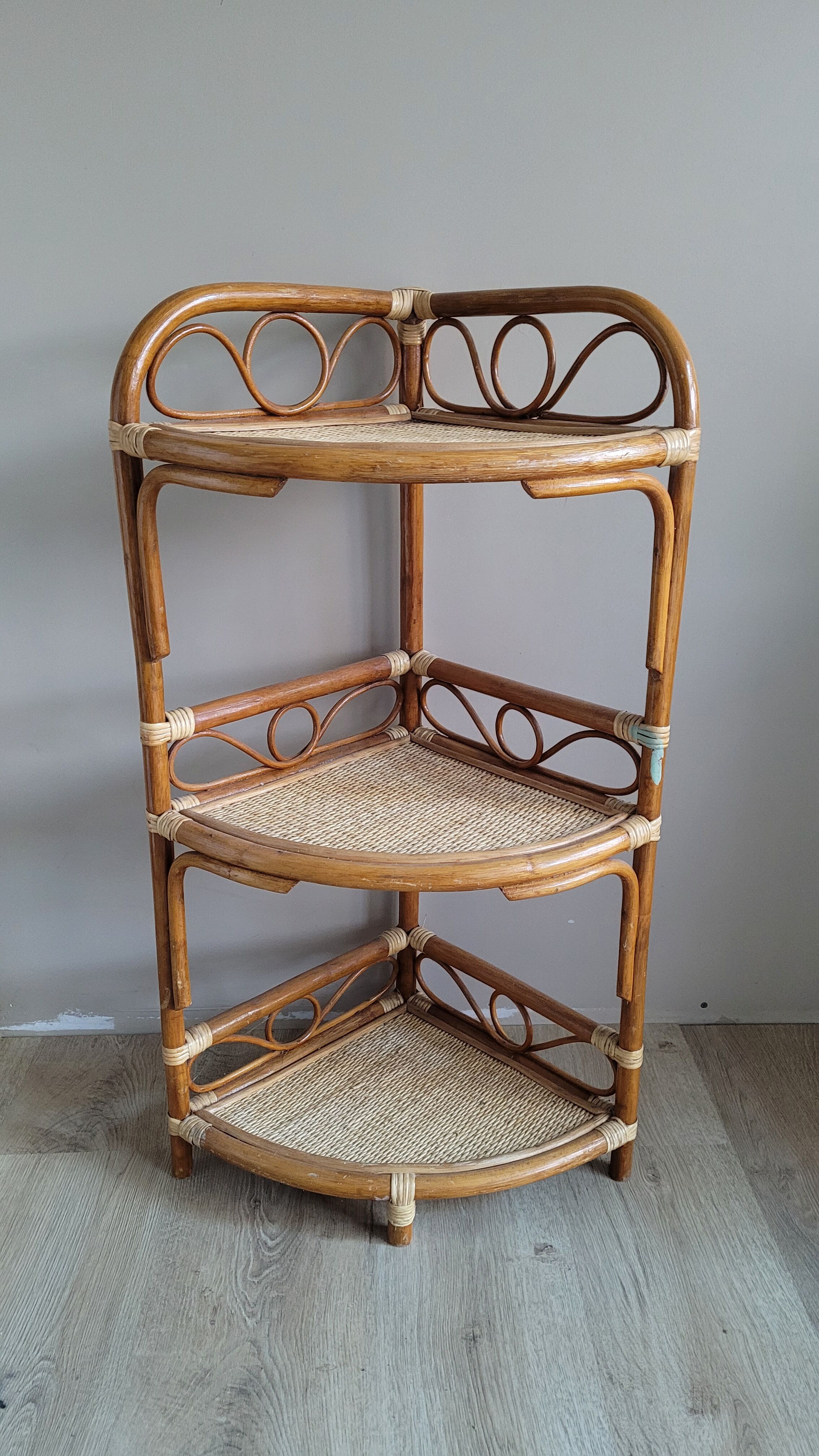 Rattan table neck
