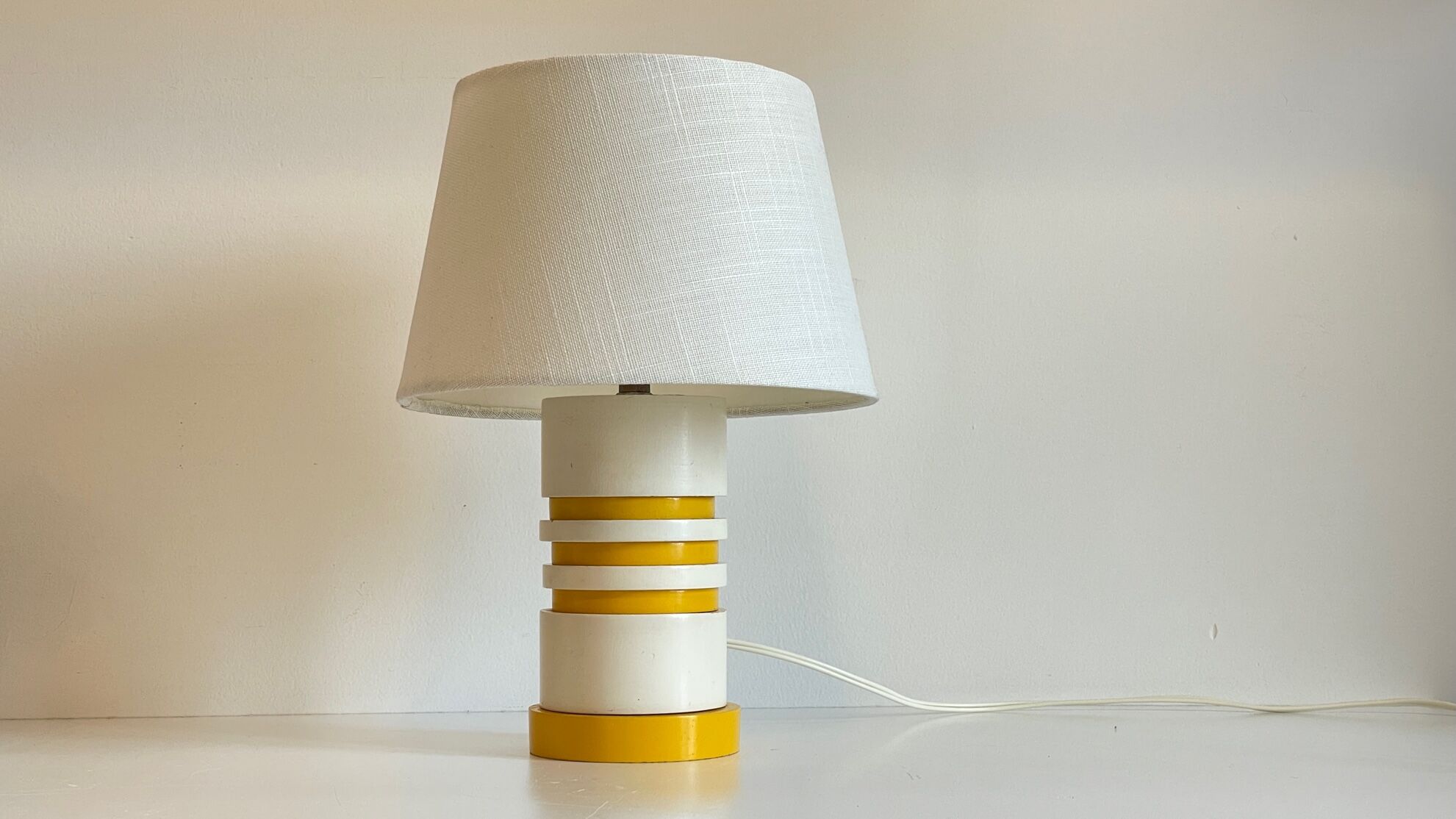 Vintage lamp in lacquered wood yellow and white