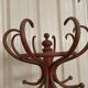 Porte-manteau perroquet en bois courbé Fischel par Alexander porte manteau patère