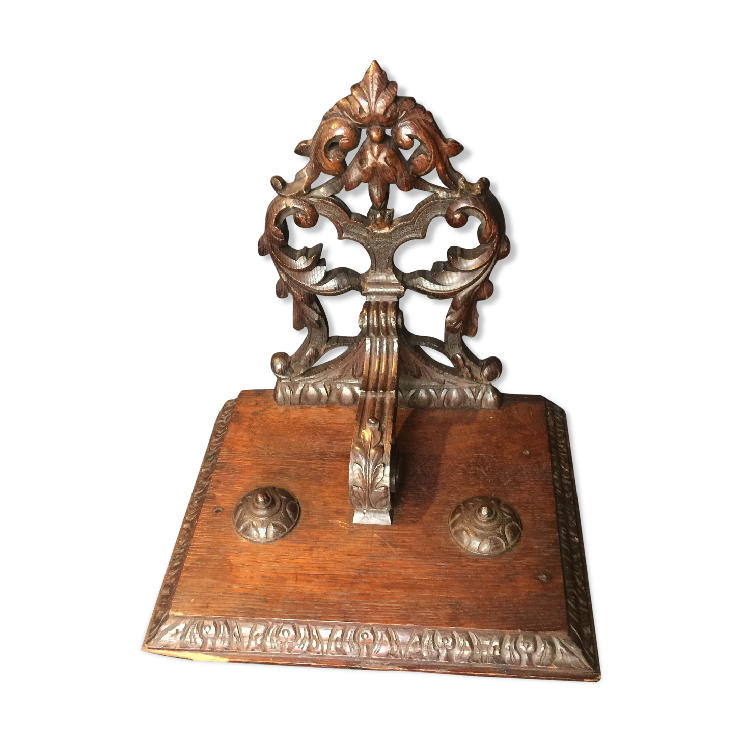 Oak applying console carved with rinsings